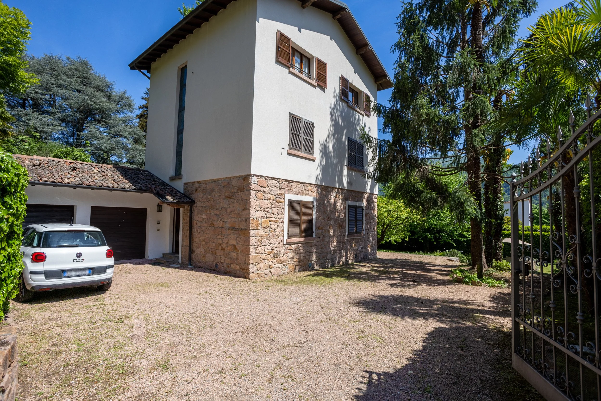 fotografia-esterni-real-estate-cas-appartamento-porto-ceresio-.jpg