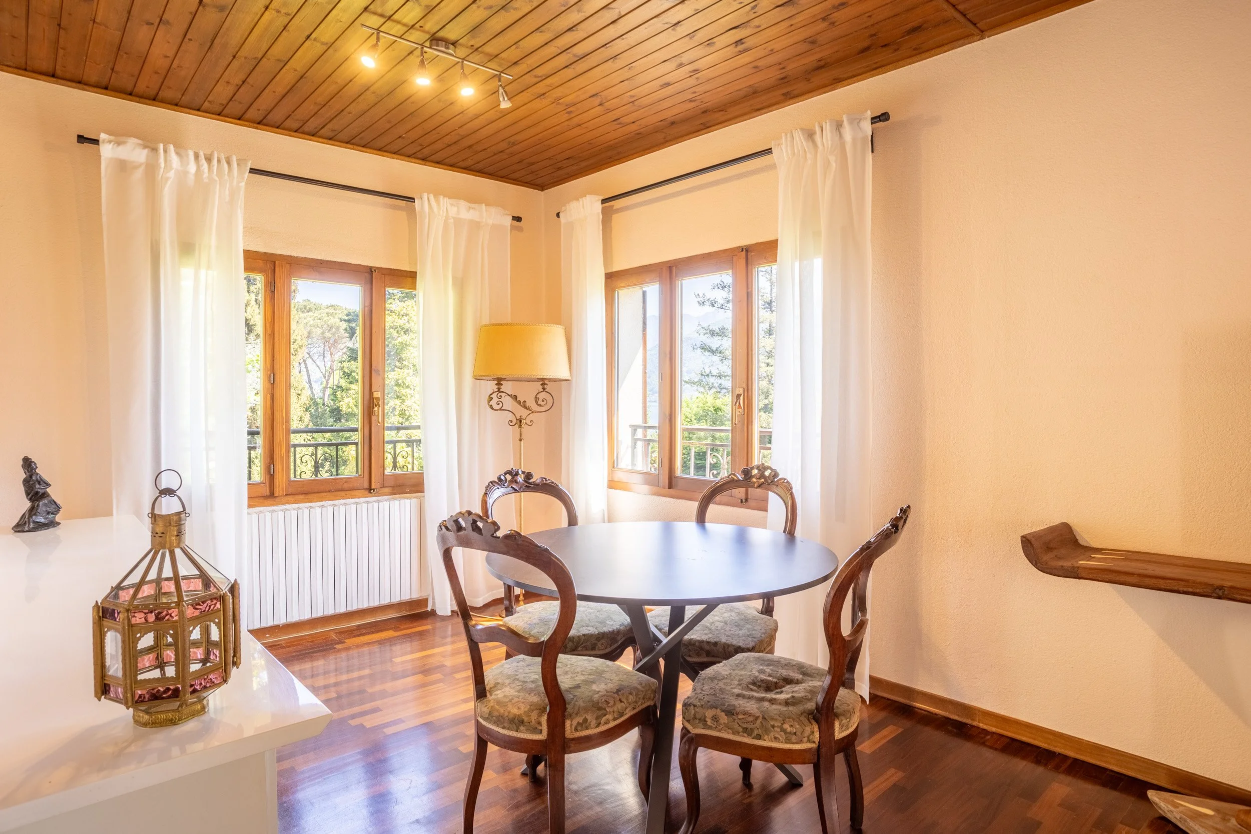 servizio-fotografico-appartamento-zona-pranzo-lago.jpg