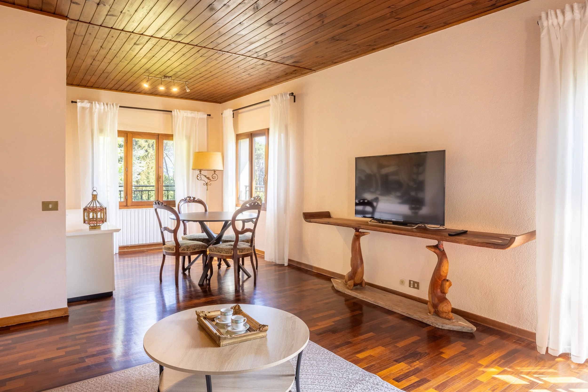 fotografia-immobili-zona-living-tavolo-varese.jpg