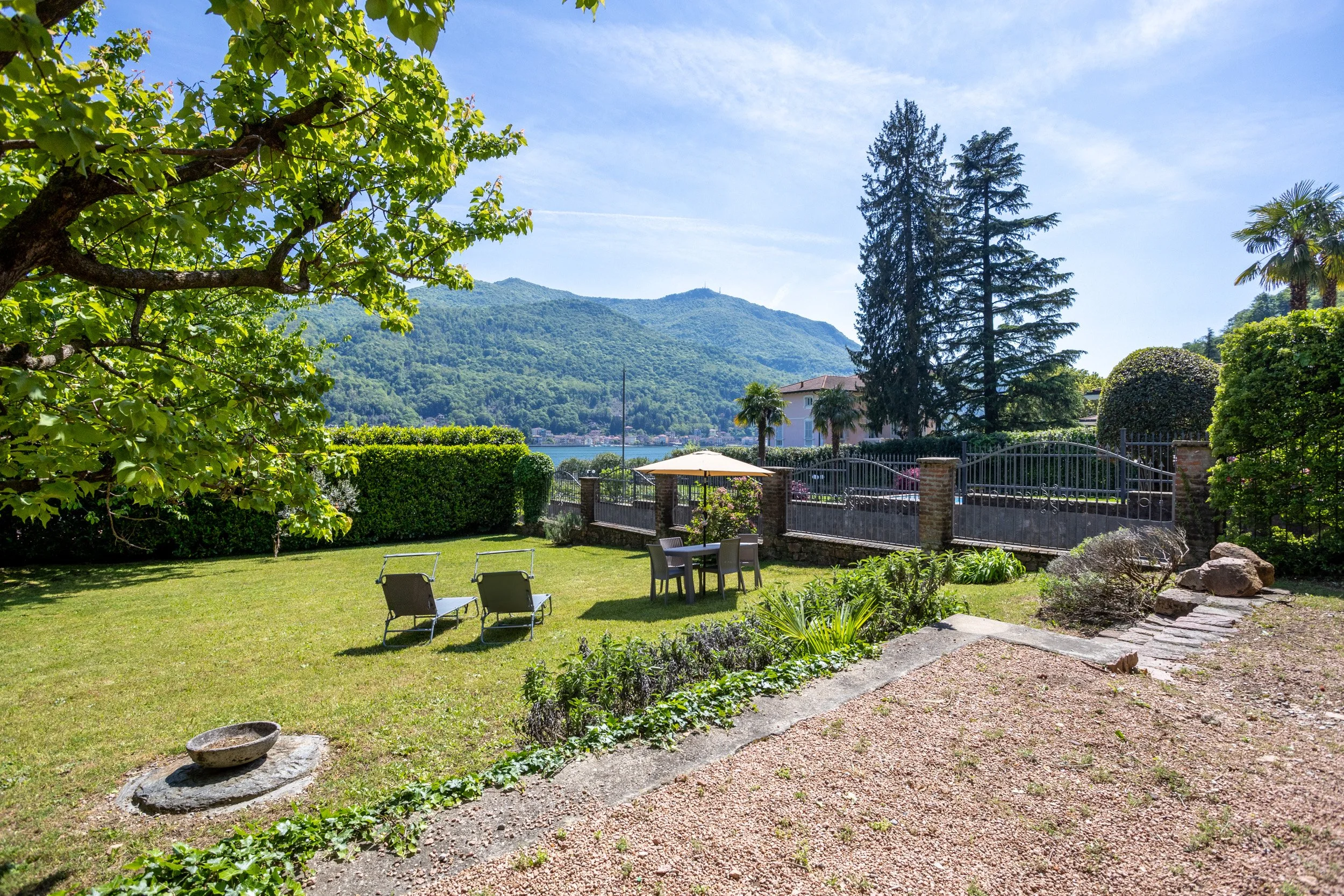 fotografo-immobili-giardino-vista-lago-ceresio.jpg