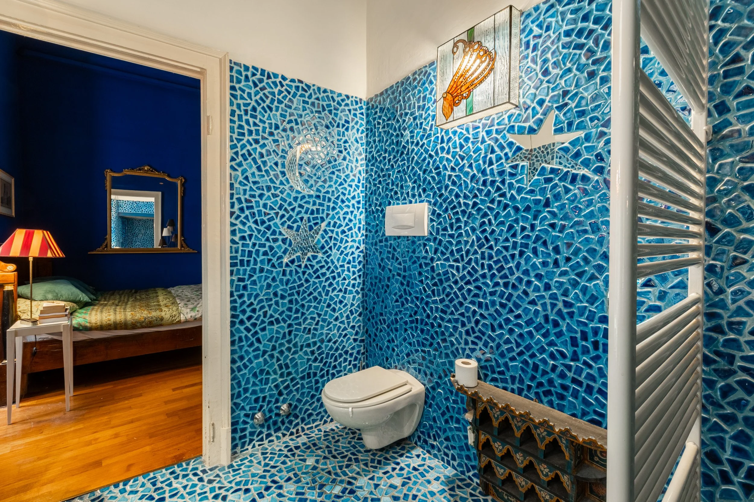 fotografo-immobili-bagno-blu-camera-cuvio.jpg