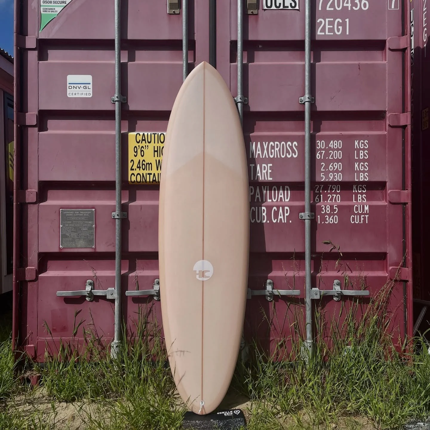 Custom Mid Xl for Philippa with a peach translucent resin tint. The Mid Xl has been another popular model of ours, it bridges the gap between short and longboards. Great if you want to progress down from a longer board or if you just want to catch he