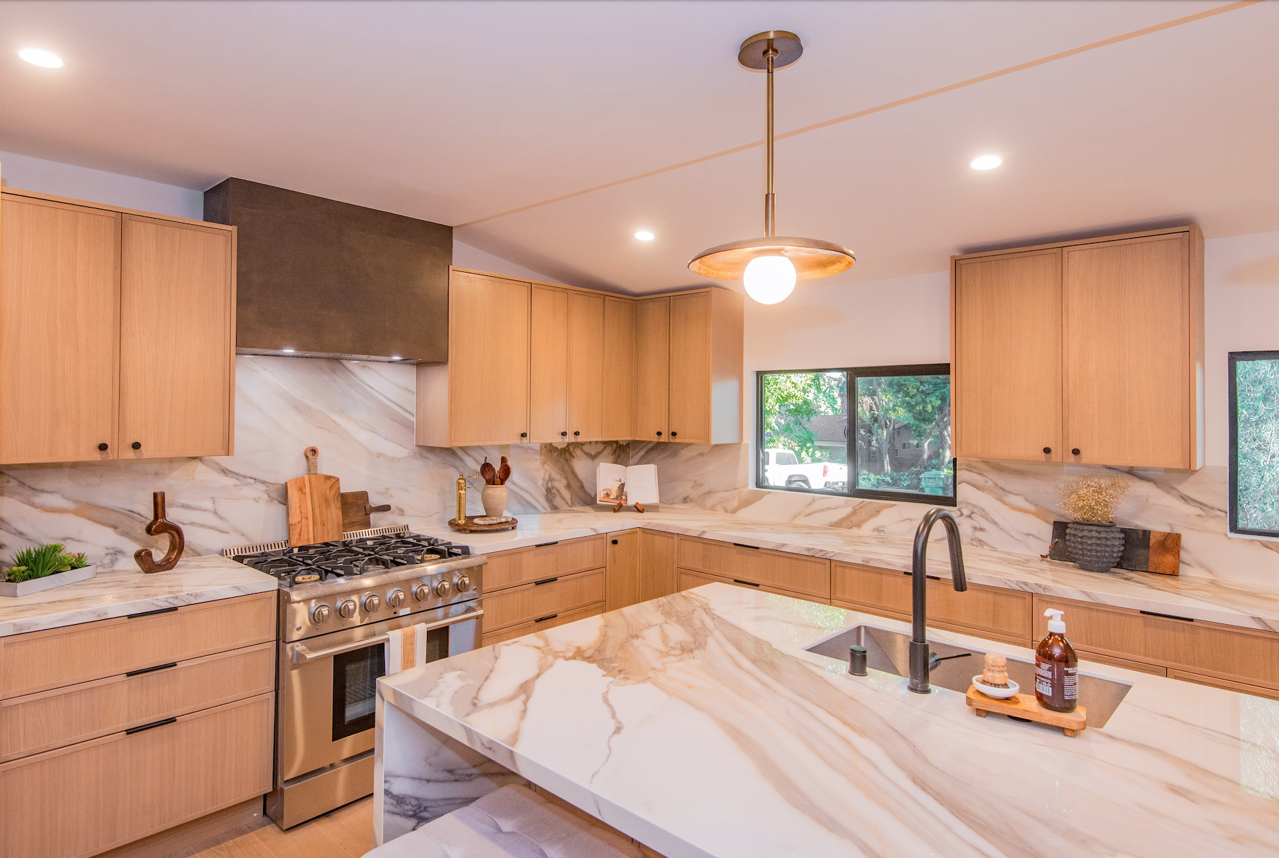 Ladrillo_St 11.33.22 PM.png