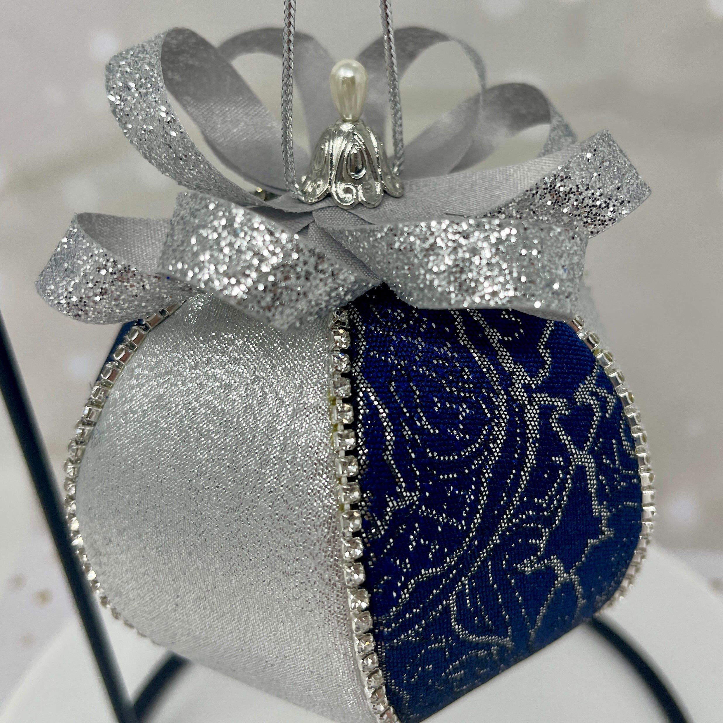 https://i.etsystatic.com/18240408/r/il/b1f689/5700558978/il_fullxfull.5700558978_czn0.jpg