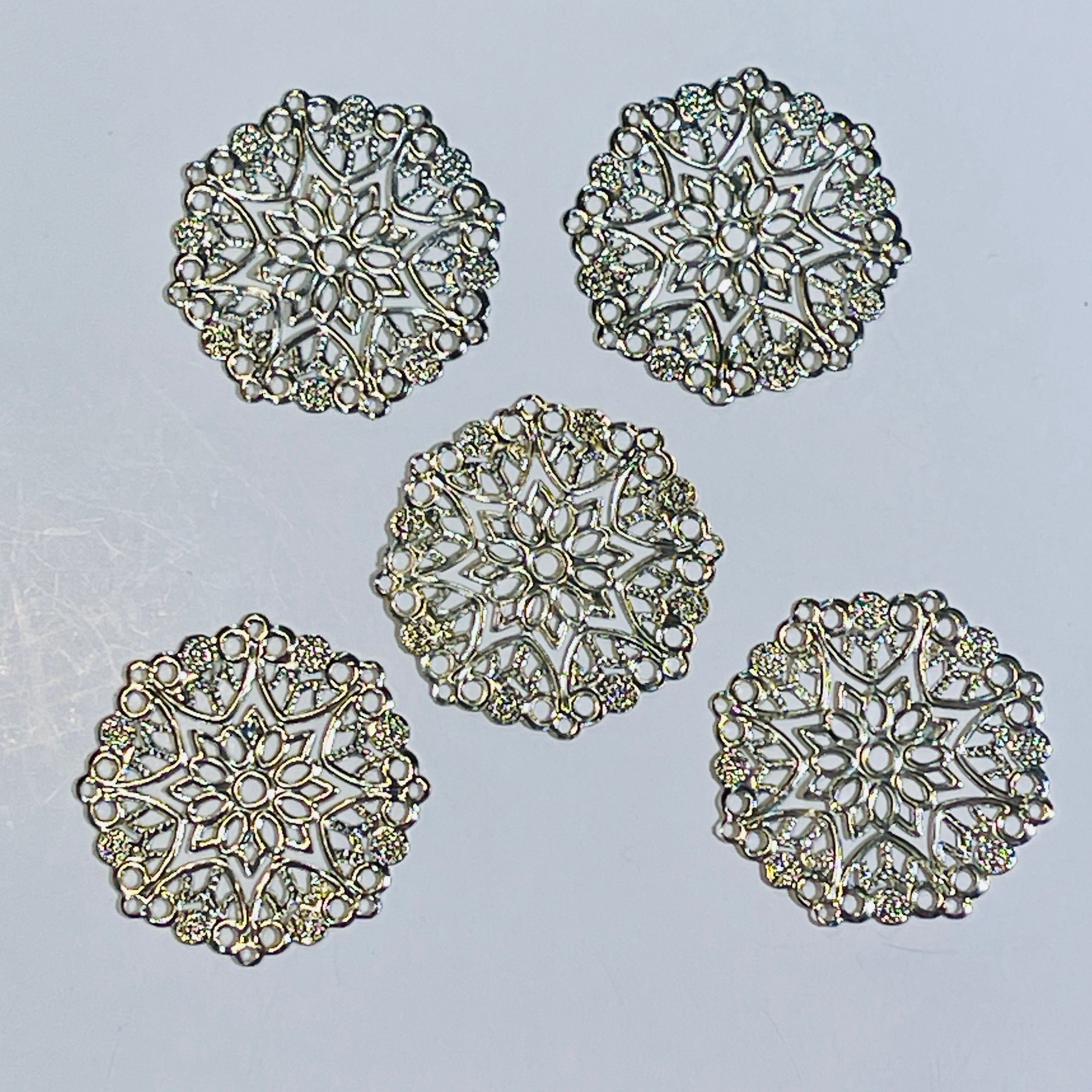 https://i.etsystatic.com/18240408/r/il/cf9a62/5717478652/il_fullxfull.5717478652_bucg.jpg