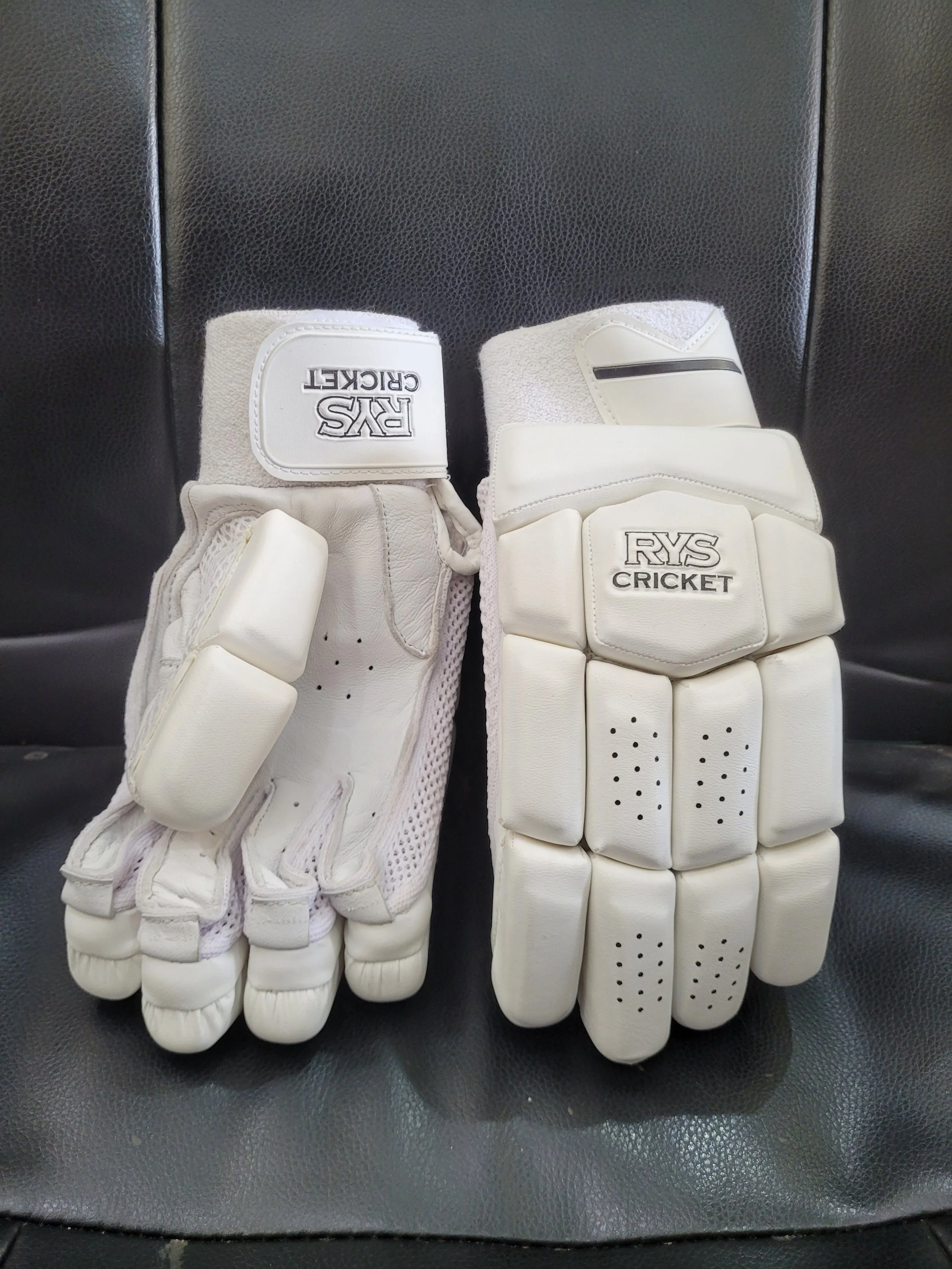 junior Gloves 2026.jpg