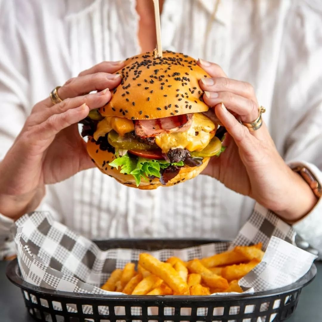 The burgers are better at Culburra Beach Bowlo🍔&nbsp;Pop by The LemonTree and take a bite of this beauty🤤