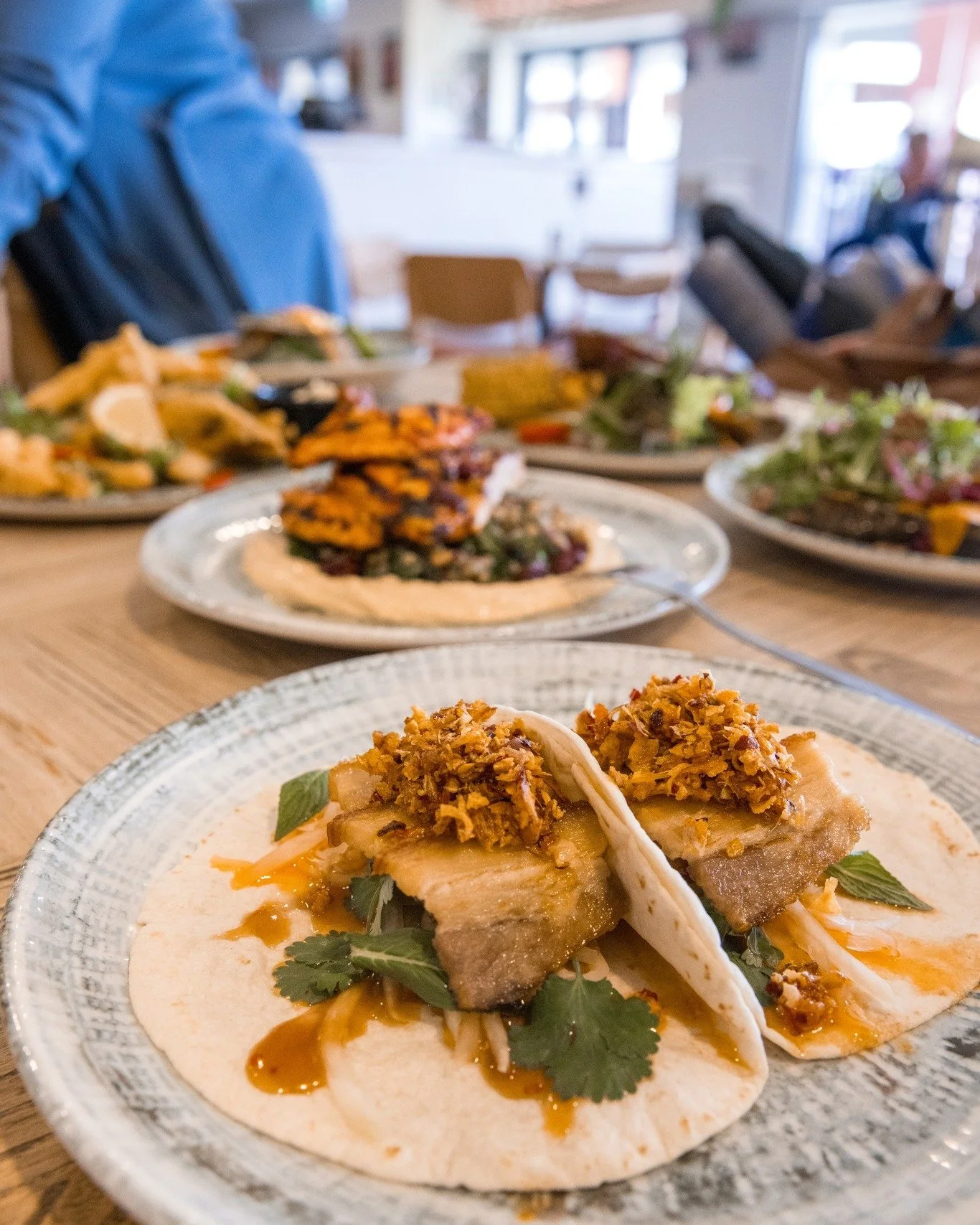 Early birds, this one&rsquo;s for you! 

All November long, we&rsquo;re serving up a little something special at The Lemon Tree &mdash; 10% off your meal when you dine between 5pm and 5:45pm! 

Perfect for those who love good food and a good deal. So