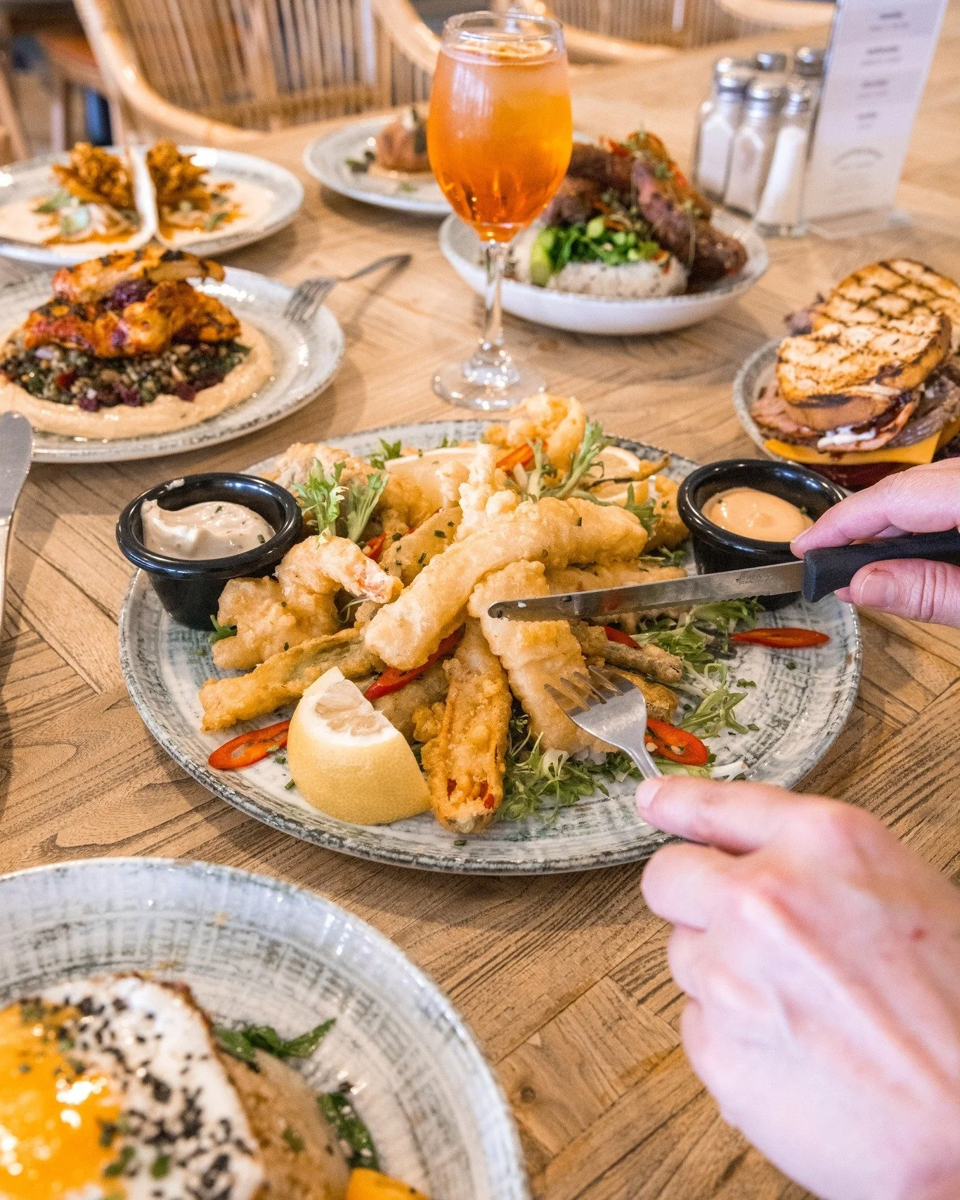 Fresh food, great savings, and good vibes &mdash; it&rsquo;s the perfect way to start your evening at the Bowlo.

Join us at The Lemon Tree this November and score 10% off your meal when you dine between 5pm &ndash; 5:45pm only! 

Who says being earl