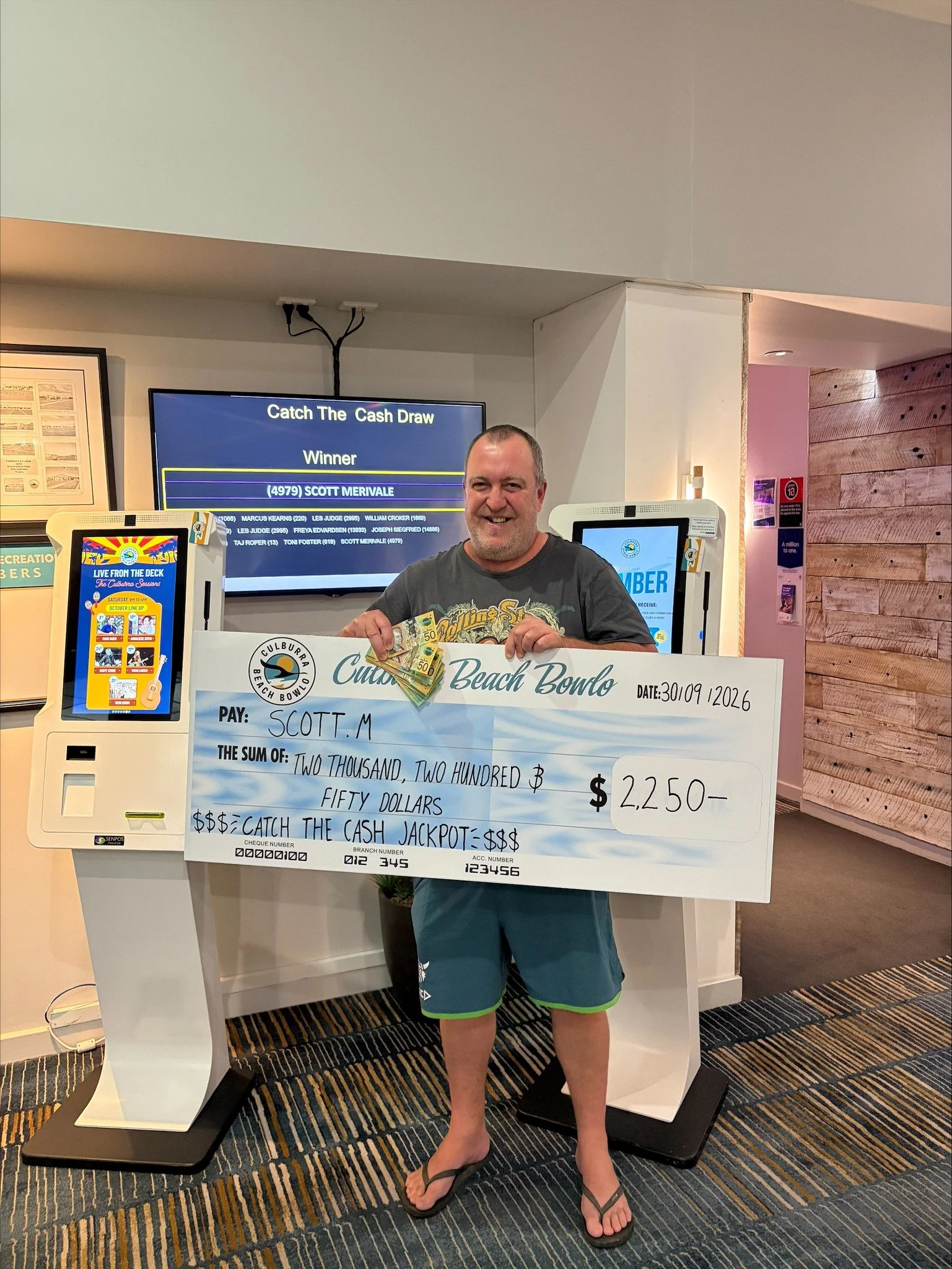 🎉 $2,250 WON! 💰💰💰

A massive congratulations to Scott, who walked away with a whopping $2,250 JACKPOT in Catch the Cash last night! 🤑

Not a bad way to finish the night at the Bowlo!

Congrats Scott &mdash; enjoy the win! 👏🍻

#CatchTheCash #Cu
