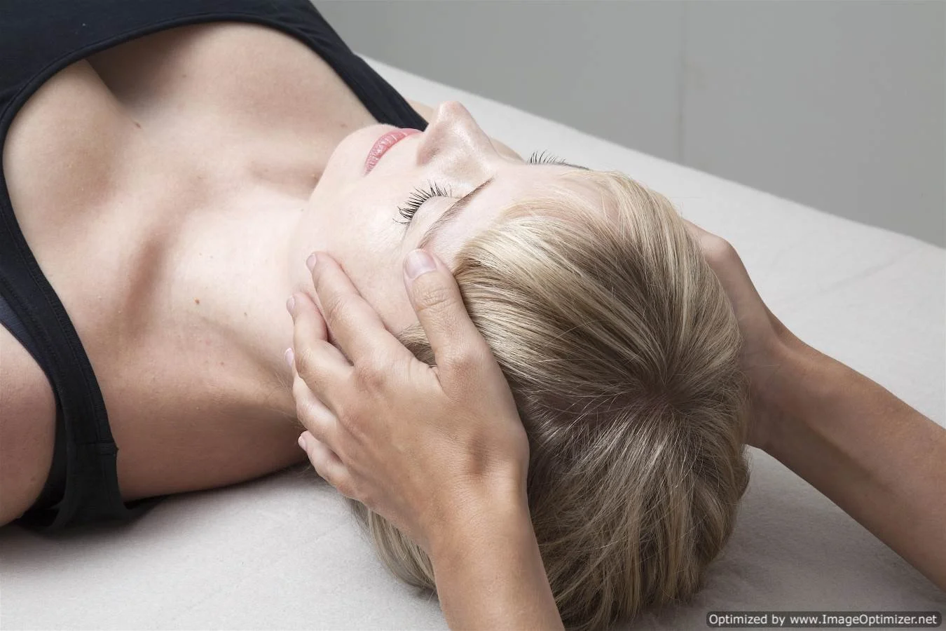 Craniosacral therapy supporting whole-body balance and deep relaxation