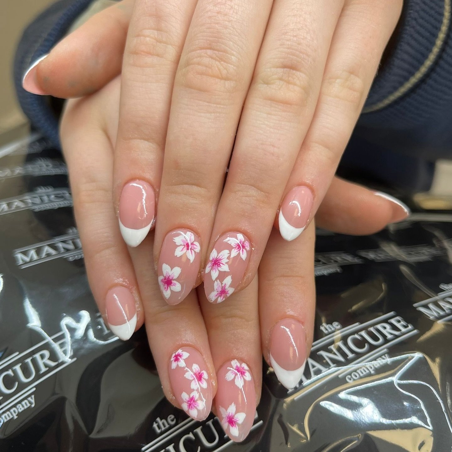 Communion preparations 🥰💒

Propress with Art by @kaylla_roche 

#themanicurecompany #nailsart #florals #frechnails #extensions #gelnails