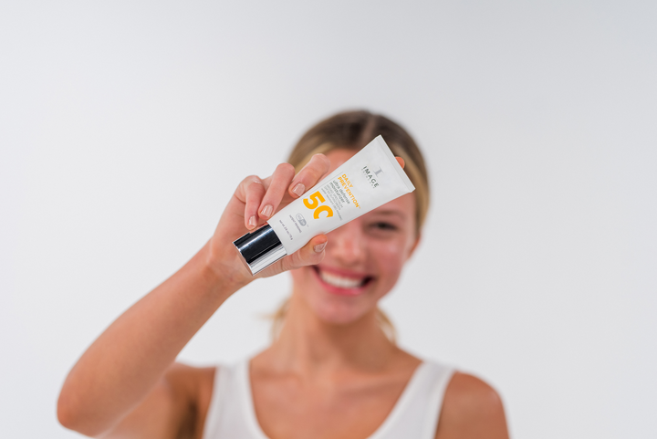 DAILY-PREVENTION-HYDRATING-ULTRA-DEFENSE-LIFESTYLE-01-720x481-01379517-9433-4095-9a70-d6a737db8115.png