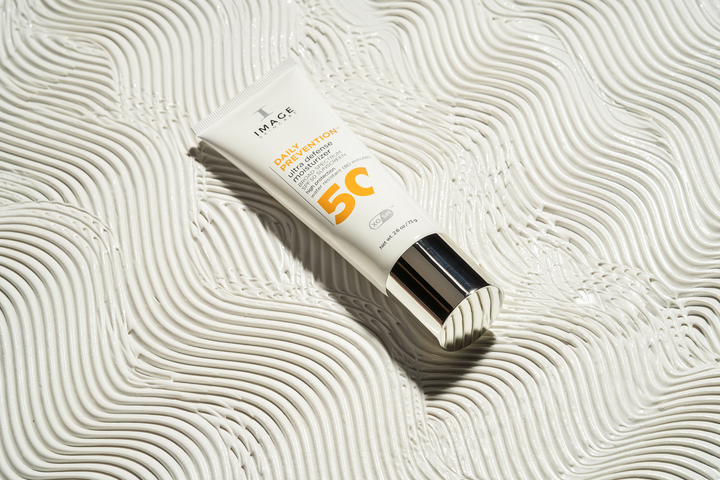 DAILY_PREVENTION_ultra_defense_moisturizer_SPF50_packshot-720x480-4325751d-3170-4dc9-b176-1d3bba1cf23d.png