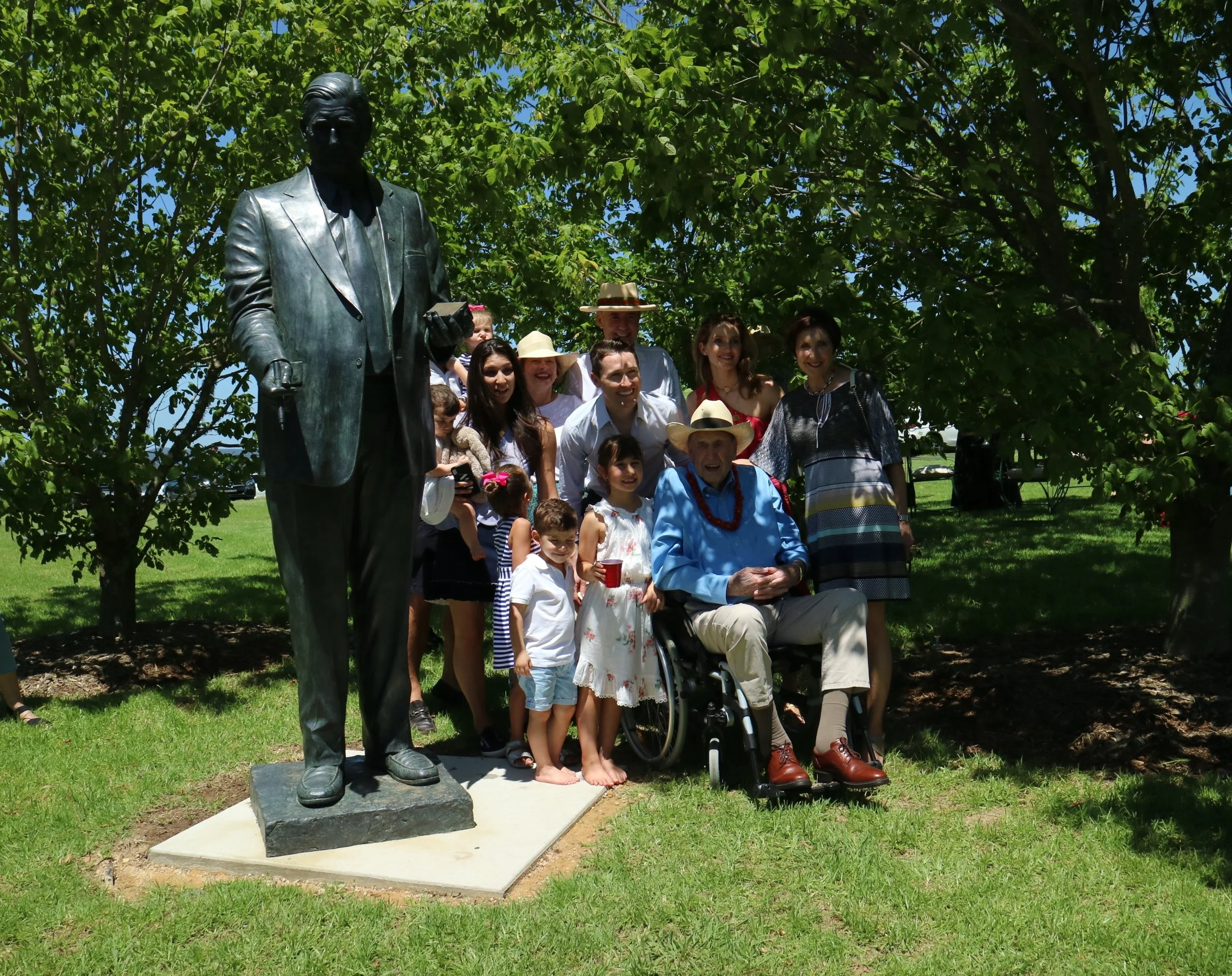 Bill Waterhouse & family at unveiling 2019

