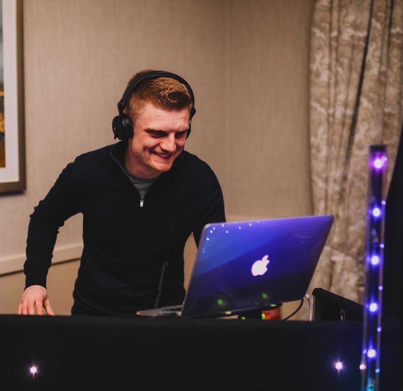 Chris&rsquo; first wedding of 2024 - captured! 

Thanks to @justleephotography for snapping this great shot @ramseyparkhotel 

#2024wedding #weddingdj @ched13y #weddingparty