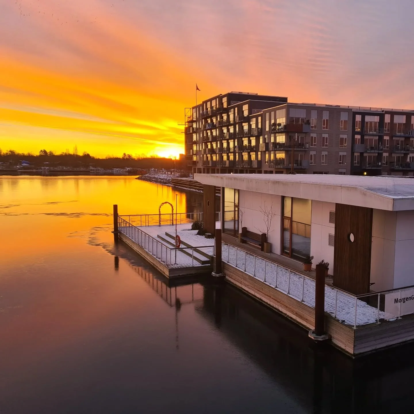 Happy New Year 🥳

The Sydhavn waterways are frozen over, but we're back aboard the cosy Church Ship today! Join us for #babysalmesanginenglish (for babies 0-12 months) on Mondays at 9.30am

#babymusic #babysalmesang #barsel #expatsincopenhagen