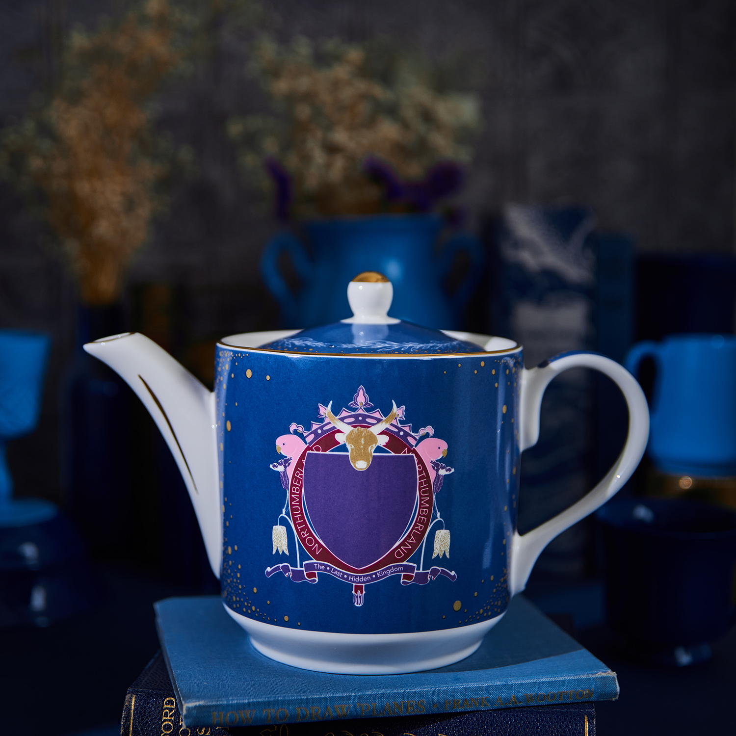Northumberland crest tea pot