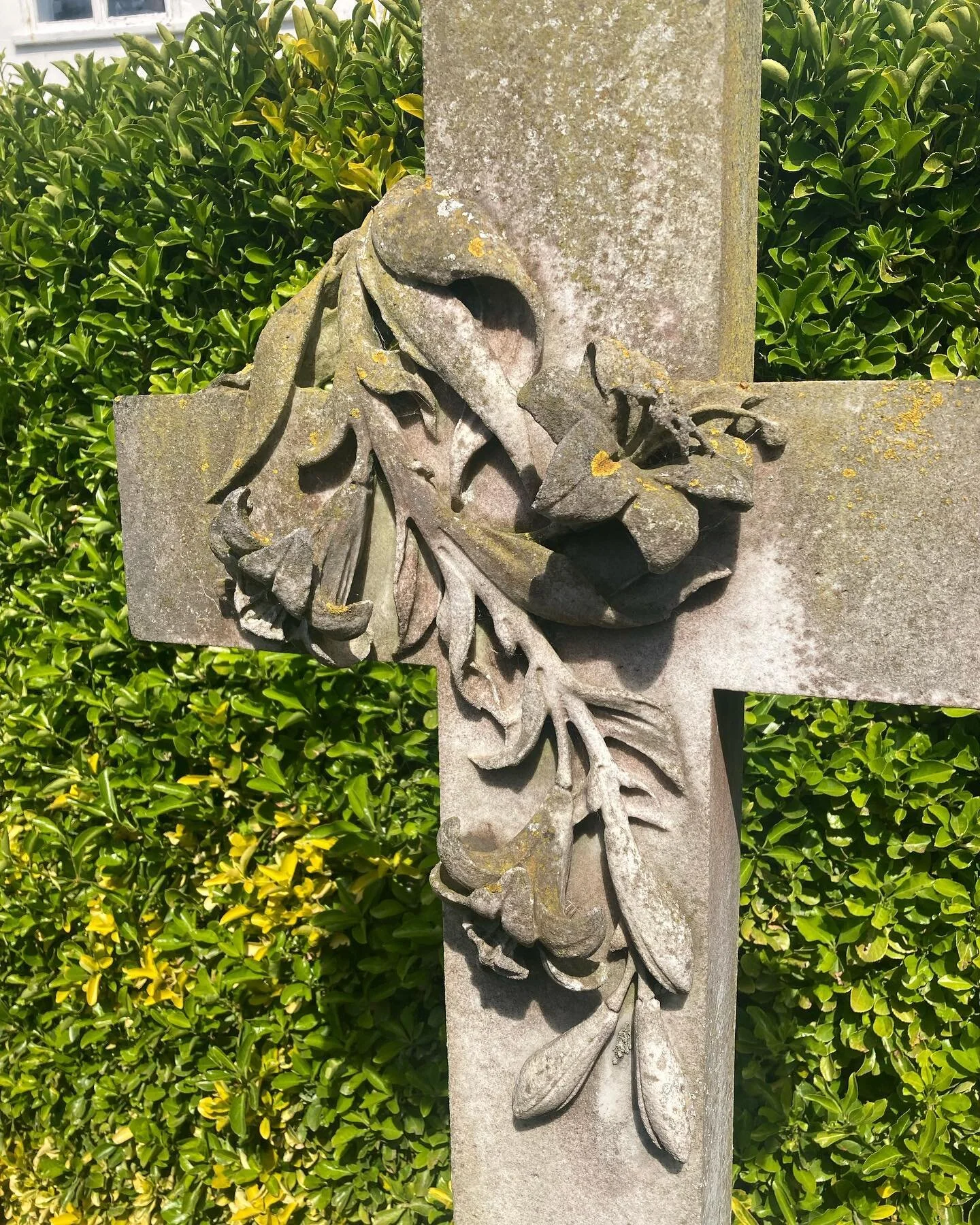 Found this stunningly skilful piece of memorial carving in Ovingdean - subtle and oh so delicate - miraculously survived intact over the decades.  A local jobbing craftsman making something unsung and absolutely beautiful.