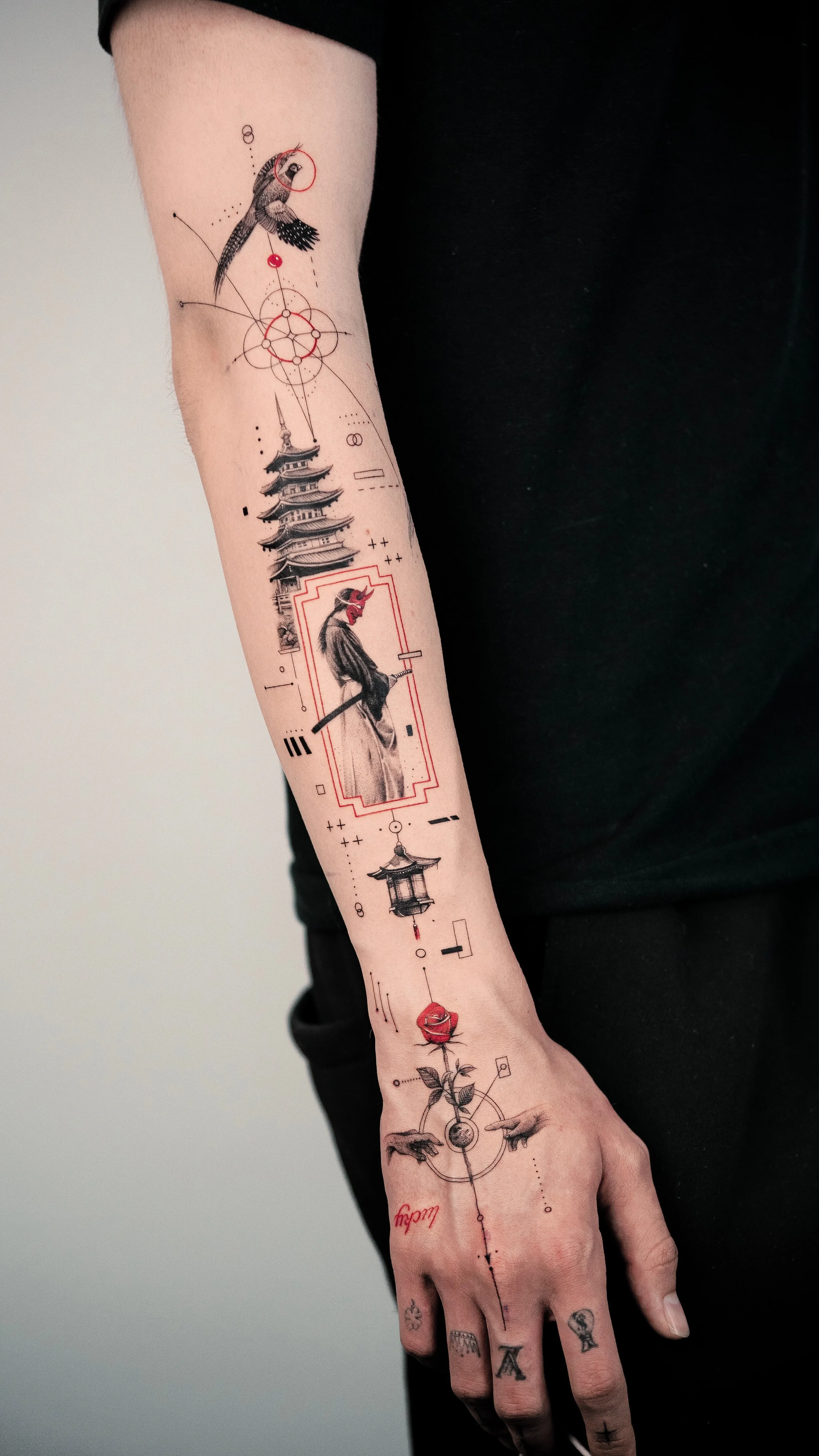 Transform your life story into art. We specialize in Collective Micro Realism, combining hyper-detailed tattoos with geometric patterns to map your memories. Book your custom consultation today.