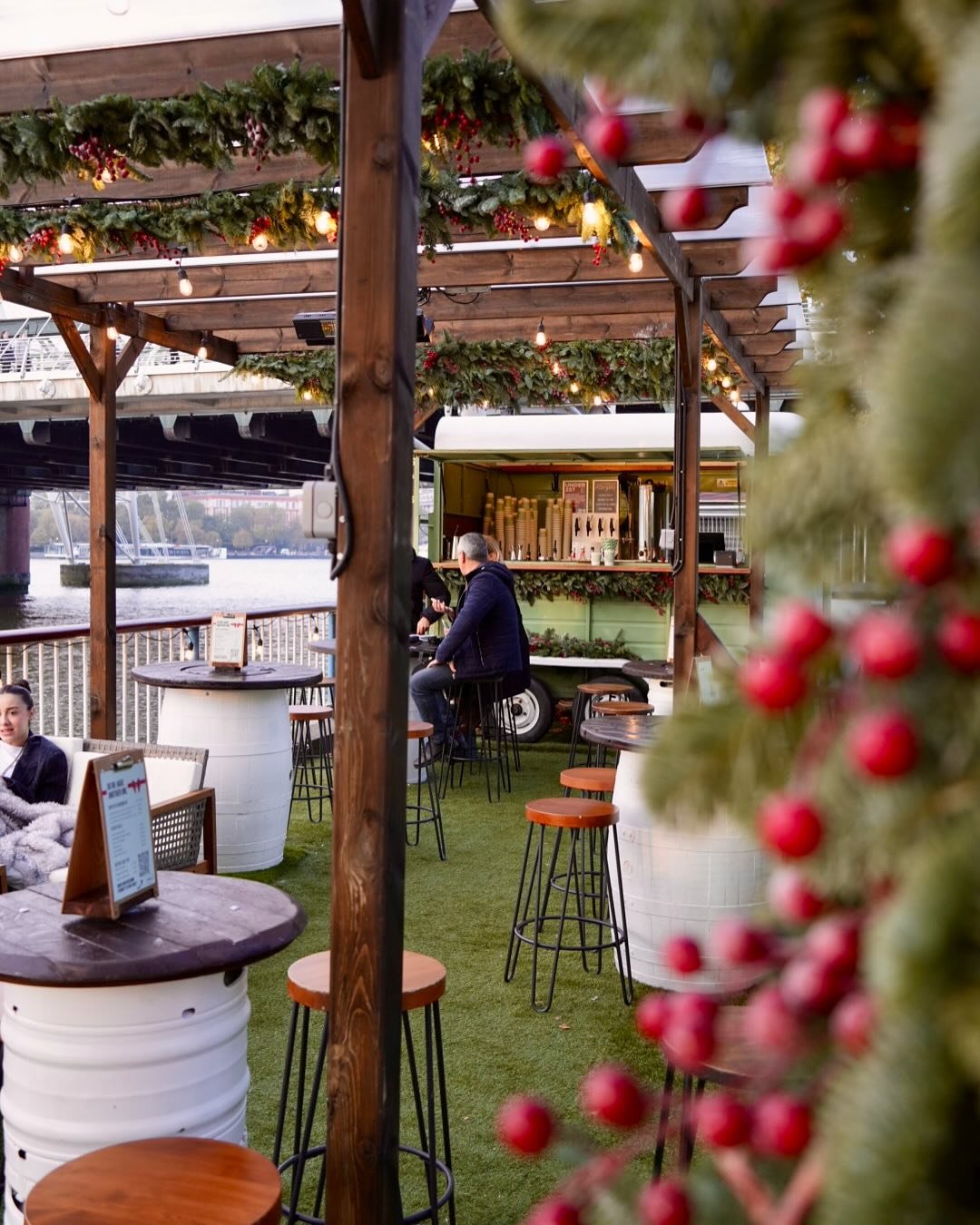 It&rsquo;s beginning to look a lot like Christmas at the @southbankcentre winter market 🎄

Thank you everyone for all of the messages about our Christmas bar this week - we&rsquo;ve been open for less than five days and have been so pleased with the