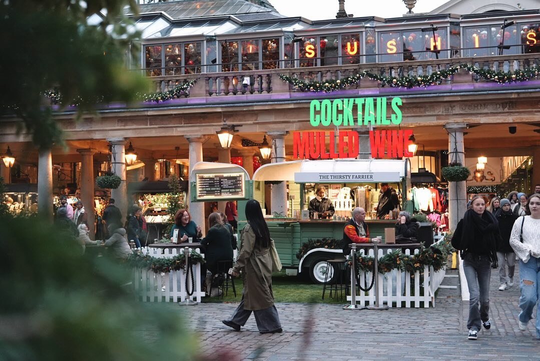 Our Covent Garden cocktail bar 🍸 

There&rsquo;s still four more days to come and grab a drink from us here, so come and get in the festive mood with our Christmas cocktail menu.

We&rsquo;ve had a lot of questions about table reservations for both 