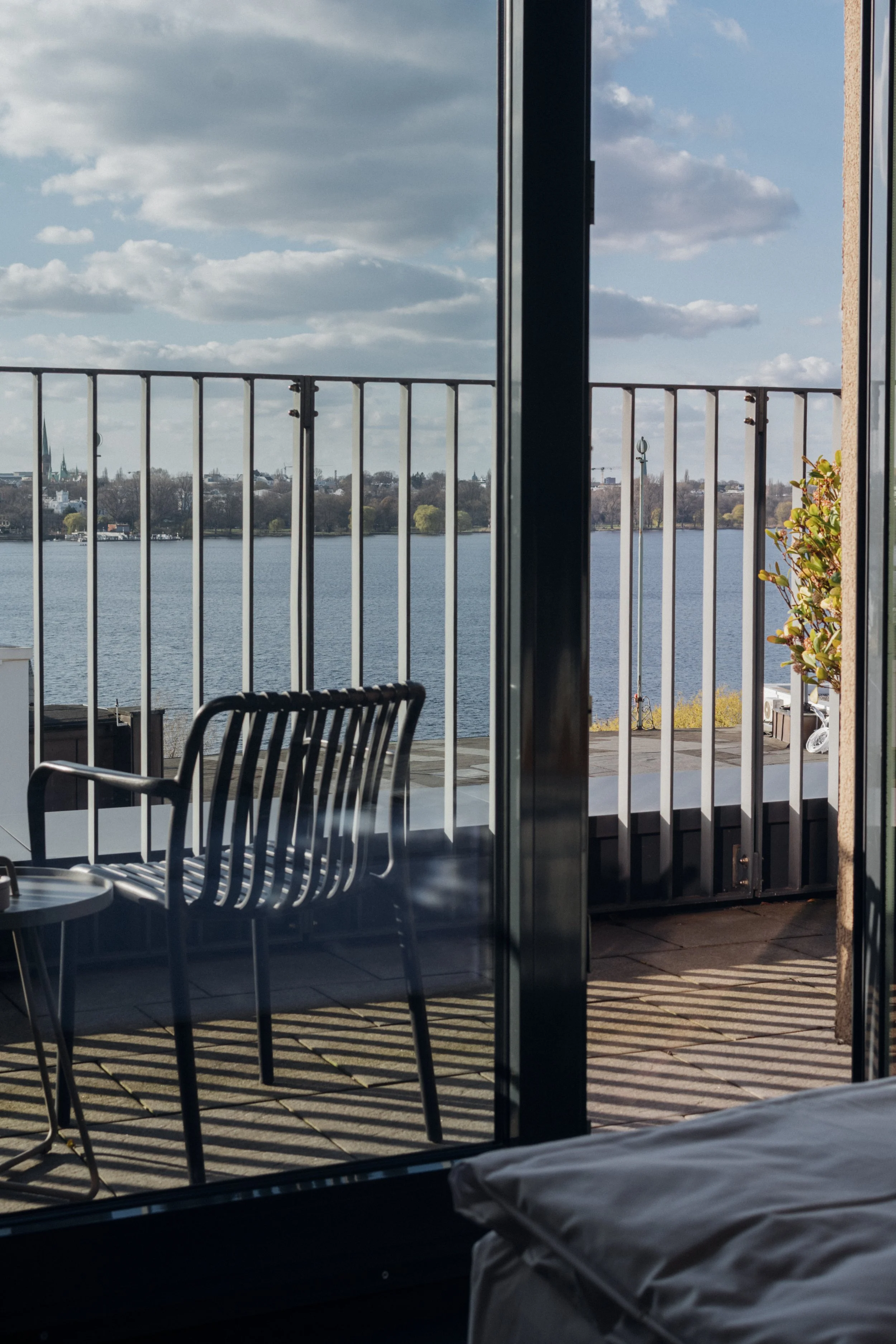 Bedroom Alster view.jpg