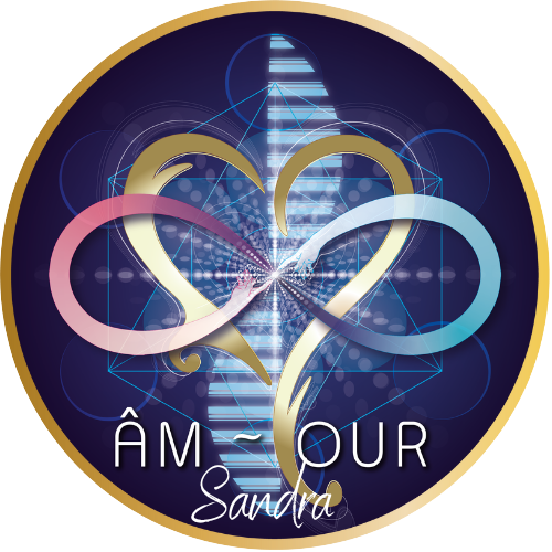 Logo de Haute Couture avec un cœur stylisé entouré de motifs futuristes et le texte 'ÂM—OUR Sandra'