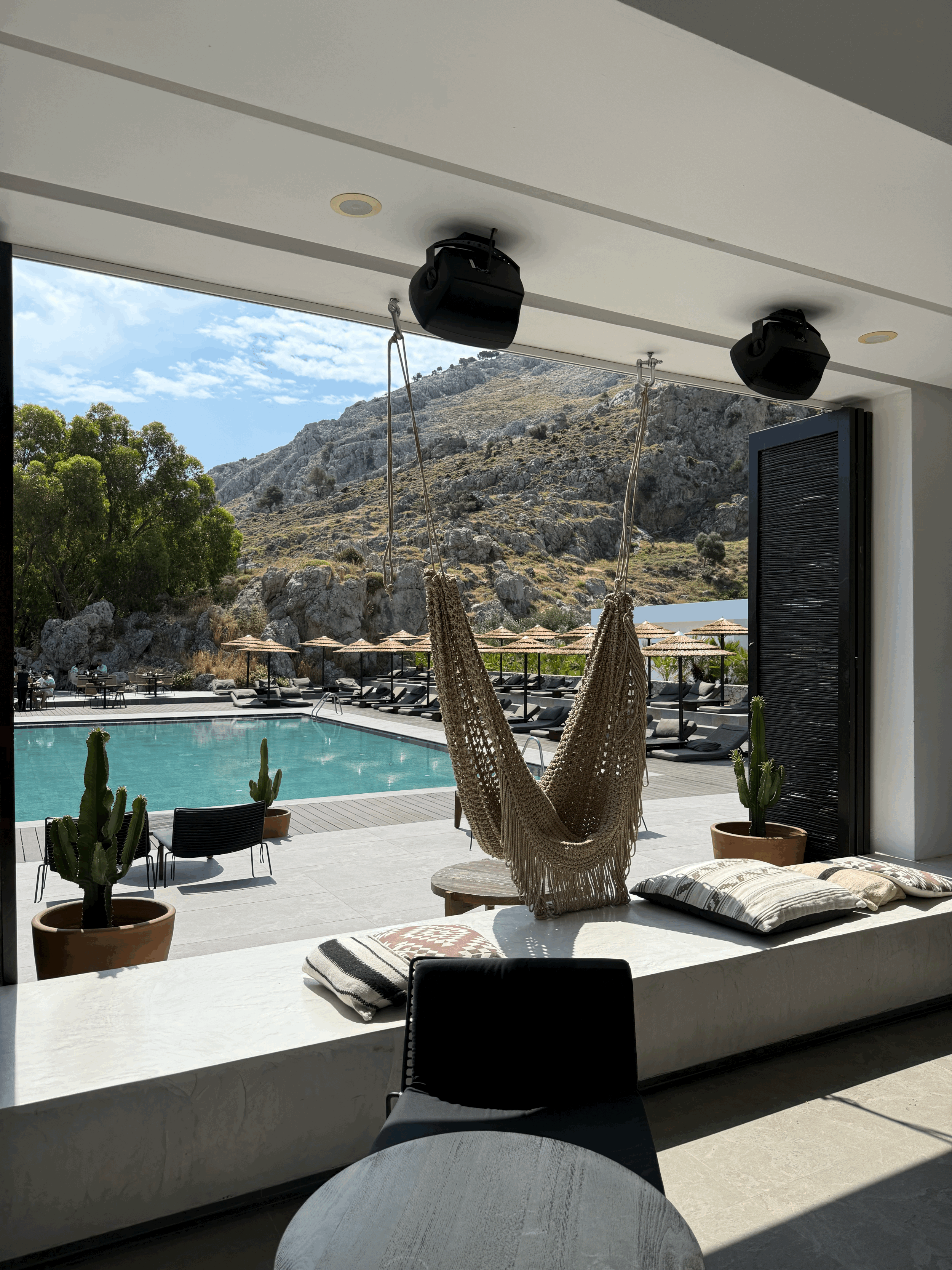 Roche sauvage, design bohème : bienvenue au Casa Cook Rhodes