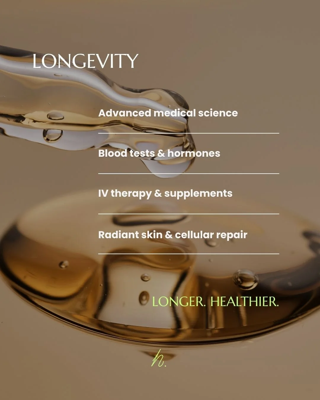 Une seringue en verre remplie d'une substance liquide dorée, avec du texte promotionnel en français et en anglais sur la longévité, la science médicale, les tests sanguins, la thérapie IV et la réparation cellulaire, avec le slogan "LONGER. HEALTHIER." et une signature "h."