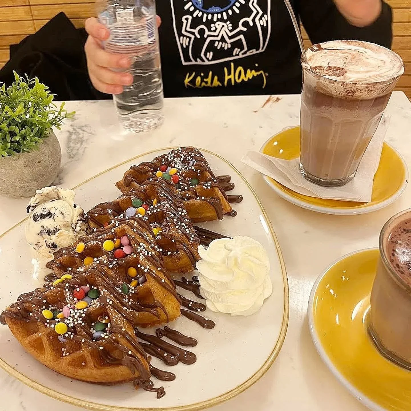 👀👀 Would you like your Wednesday...... 👀👀
.
.
to look like this?! Then just just step on in and say "A Deluxe Waffle please, and a hot chocolate" in your sweetest mid week voice! And guess what we'll make it for you without delay! ❤️
.
