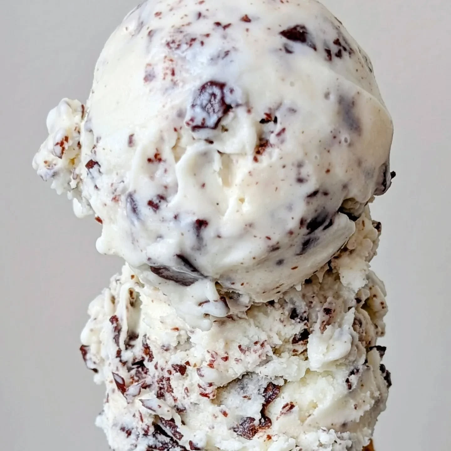 🍫🍫 Guaranteed to improve your Monday 🍫🍫
.
.
Tried our new Chocolate Chip yet? Classic flavour but must be done properly! 🍨
.
.
You cant go wrong with our Madagascan vanilla ice cream but when you amp it up with Belgian milk chocolate flakes, its