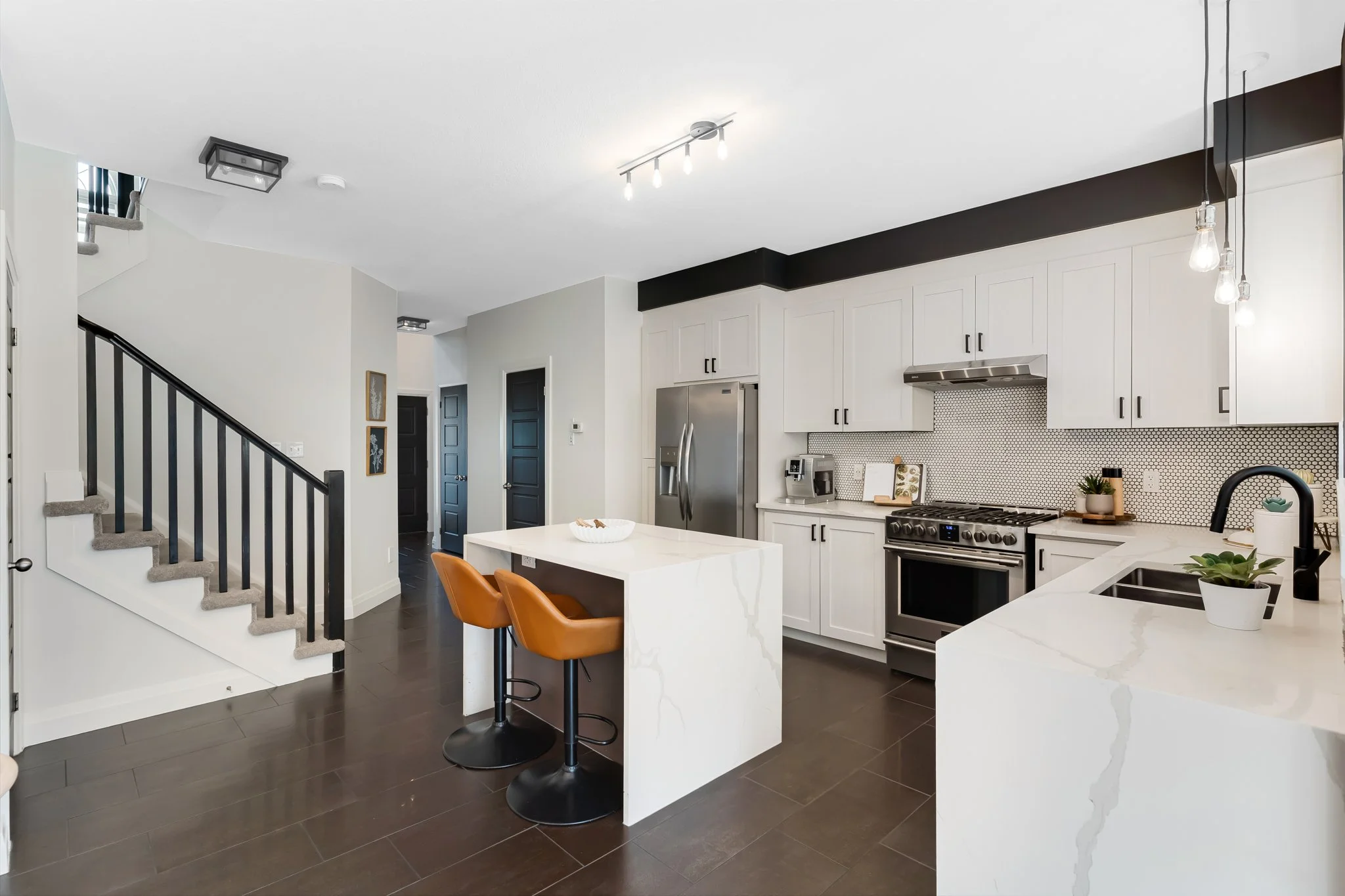015-195 Hardcastle Dr-15.jpg