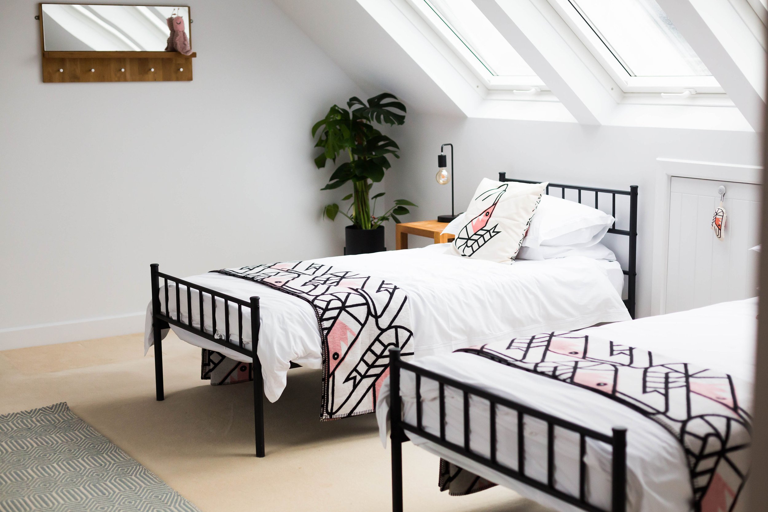 The Shrimp - twin room 5.jpg