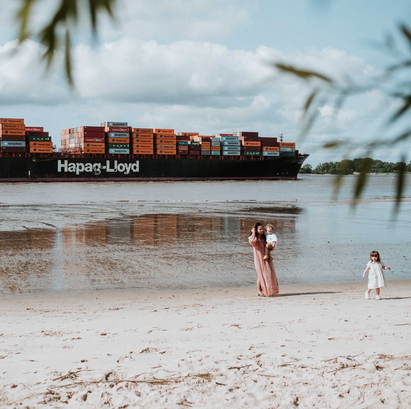 Ich war m&uuml;de. Richtig m&uuml;de.

Unser J&uuml;ngster war gerade ein Jahr alt &ndash; die N&auml;chte unruhig, die Tage voll. Und trotzdem wusste ich: Jetzt ist der Moment f&uuml;r ein Fotoshooting.

Wir lebten in Australien. Es war Sommer.
Wir 