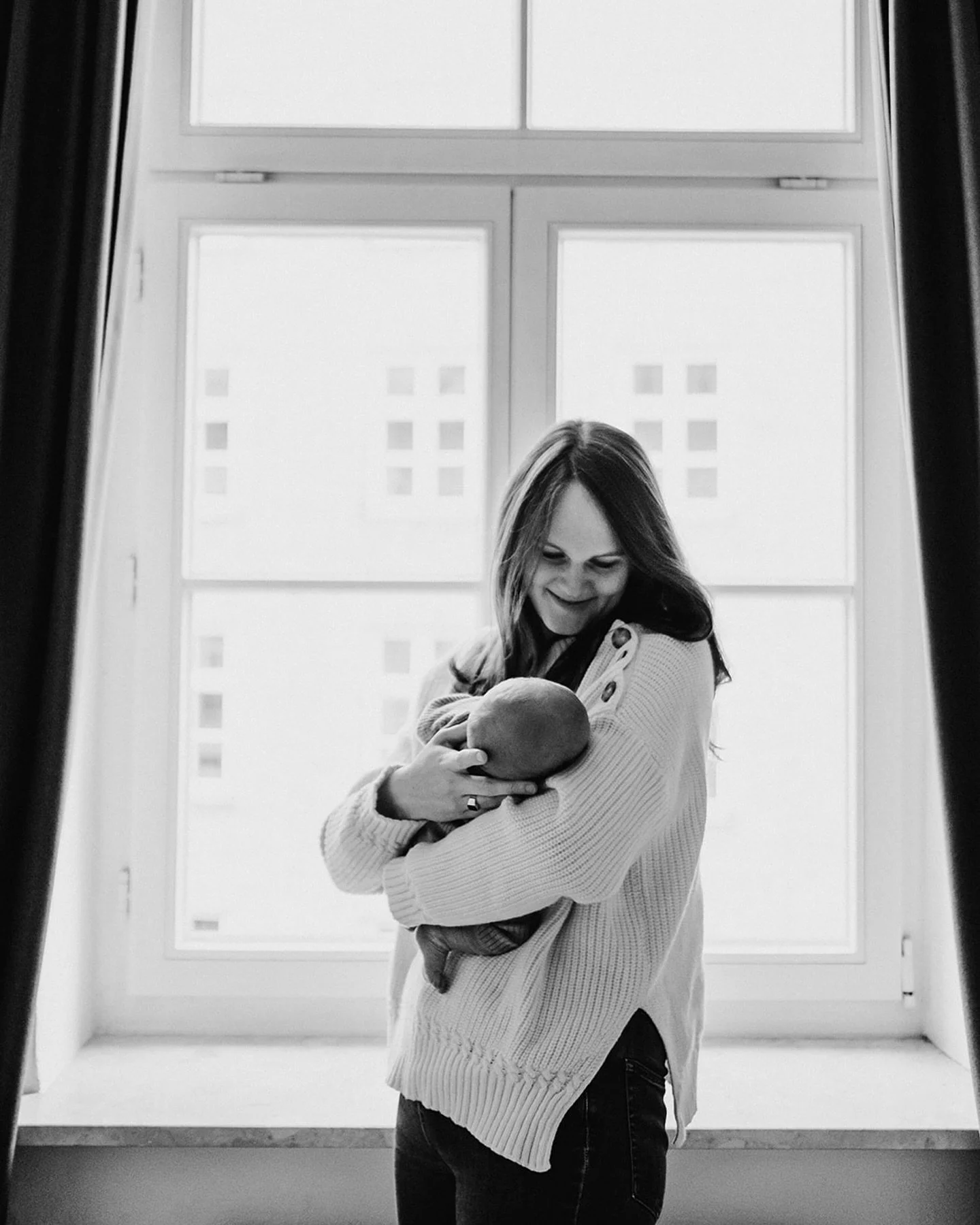 Ohne Fotos h&auml;tte ich so vieles von den ersten Wochen mit meinen Babys l&auml;ngst vergessen.

Ich wei&szlig; noch, wie ich sie zum ersten Mal im Arm hielt. Aber die genauen Erinnerungen an ihre Details &ndash; wie ihre H&auml;ndchen aussahen, ih