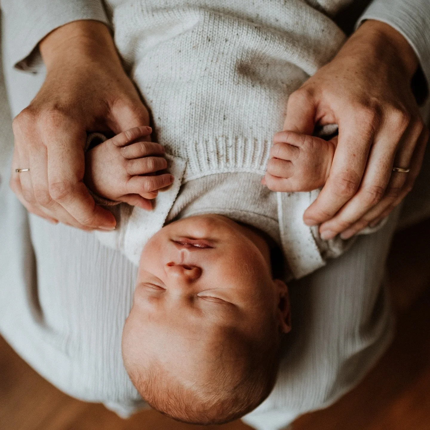 Da sa&szlig; ich &ndash; mitten in der Feier &ndash; und hatte Tr&auml;nen in den Augen.

Nicht, weil etwas traurig war. Sondern weil alles so voller Liebe war.
Diese Hochzeit war besonders &ndash; so ehrlich, so herzlich, so lebendig.
Die Reden, die