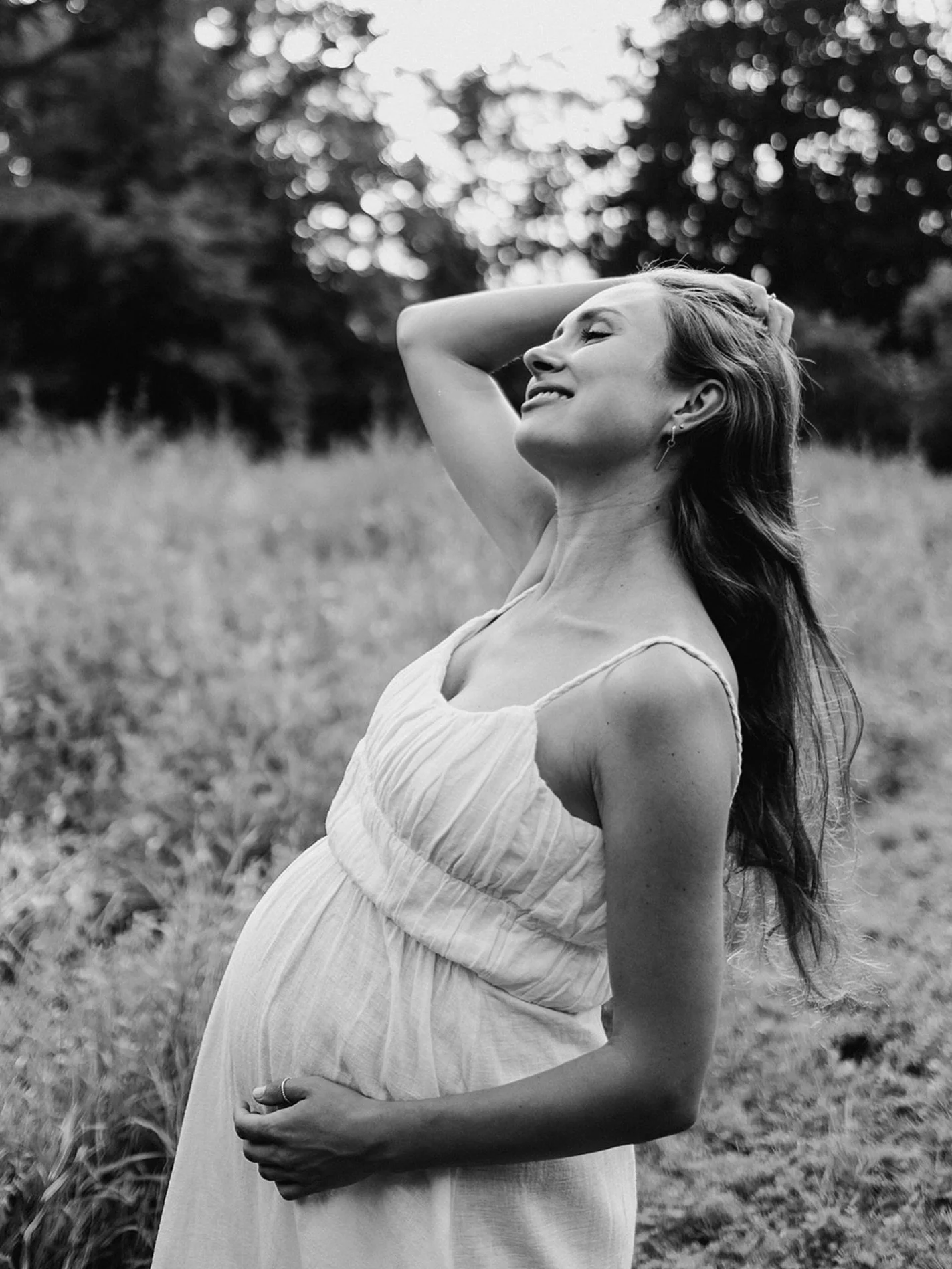 Als ich mit meinem ersten Kind schwanger war, habe ich mich jeden Monat fotografiert. Um die Entwicklung festzuhalten. 

Damals war das einfach eine sch&ouml;ne Idee. Heute sind diese Bilder f&uuml;r mich fast das Einzige, was mir aus dieser Zeit als