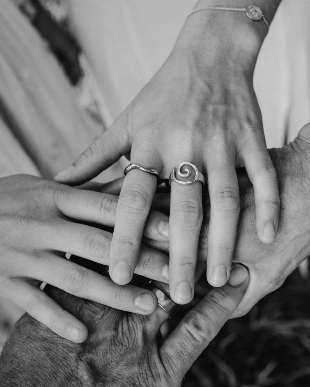 Die sch&ouml;nsten Momente lassen sich nicht planen. 

Sie entstehen einfach dazwischen: wenn ihr miteinander lacht, euch anschaut oder ganz selbstverst&auml;ndlich die Hand des anderen sucht.

Genau diese Augenblicke liebe ich am meisten. Sie f&uuml