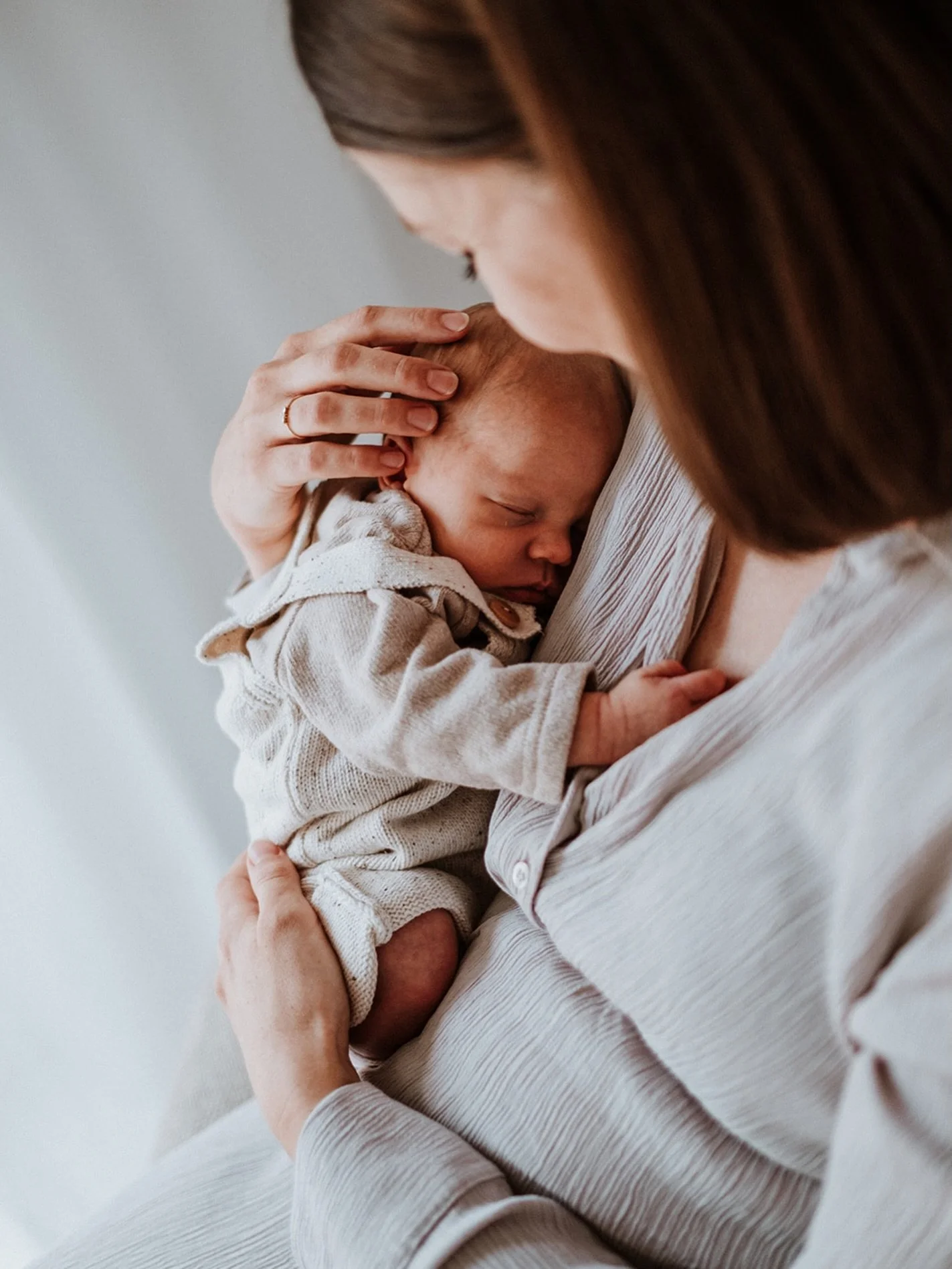 F&uuml;r genau solche Bilder braucht es nur wenig Inszenierung und ganz viel euch.

Keine aufwendige Kulisse, keine Requisiten und auch kein Baby, das f&uuml;r ein Foto irgendwie &bdquo;richtig&ldquo; liegen muss.

Ich glaube, genau deshalb fotografi