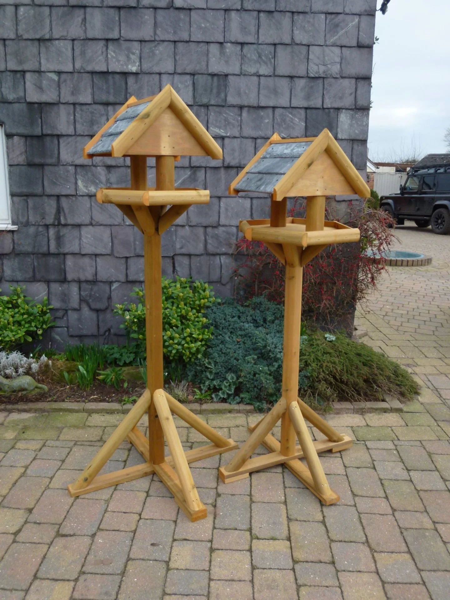 PRODUCT INFOMATION SHEETS- Jumbo size bird table with Jumbo size stand ...