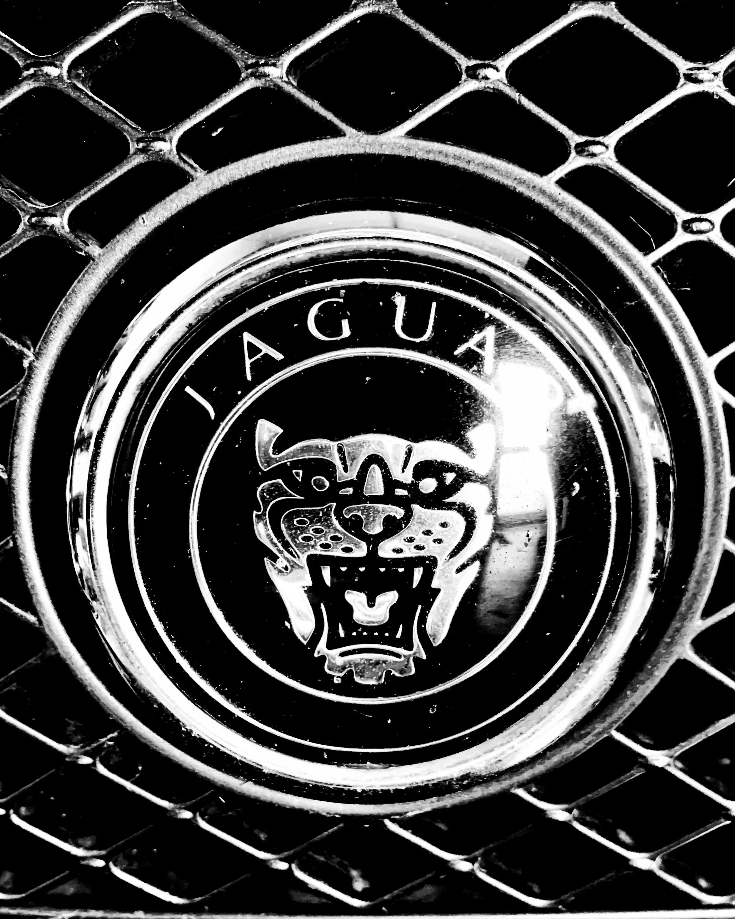 Having had a full service with filters and oil change, the Jaguar XKRS is with us for the recommended brake disc and caliper replacement.

📲 Call us: 01473 598836