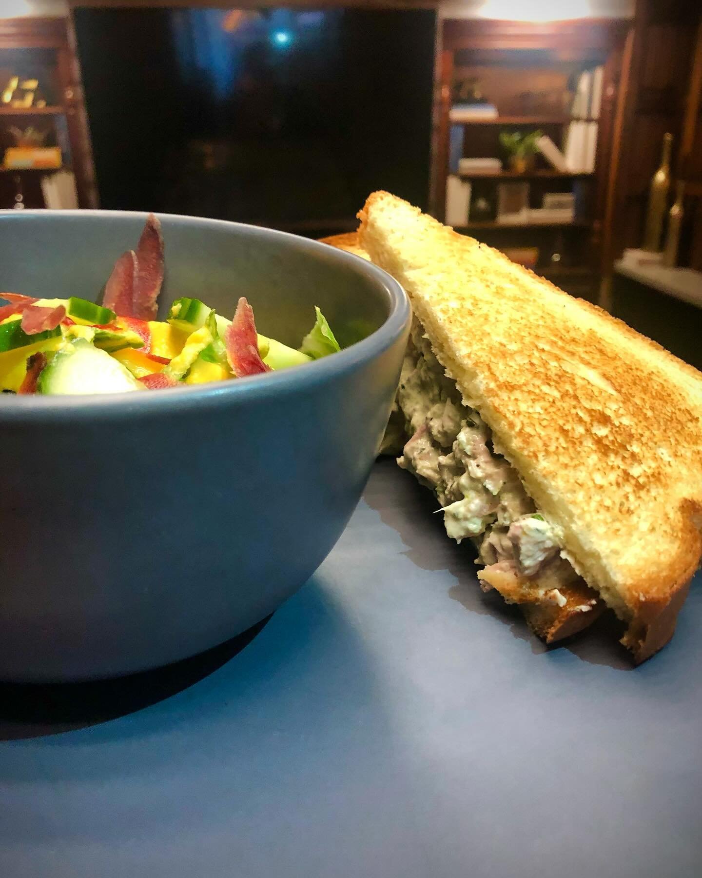 Lunch special!! ✨
Basil chicken salad sandwich on toasted sourdough! Try with a side of fries or side salad to complete your meal.