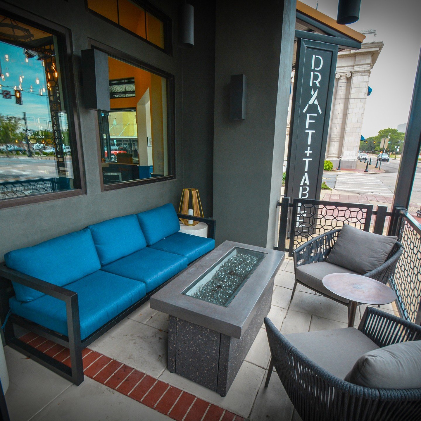 If we could just find a cozy patio down on the corner in Argenta where folks could sit back, relax, and watch the world go by.... And how cool would it be if they served great food, cocktails, wine, and beer?!?!! THAT WOULD BE AWESOME! 😉 FALL IS COM
