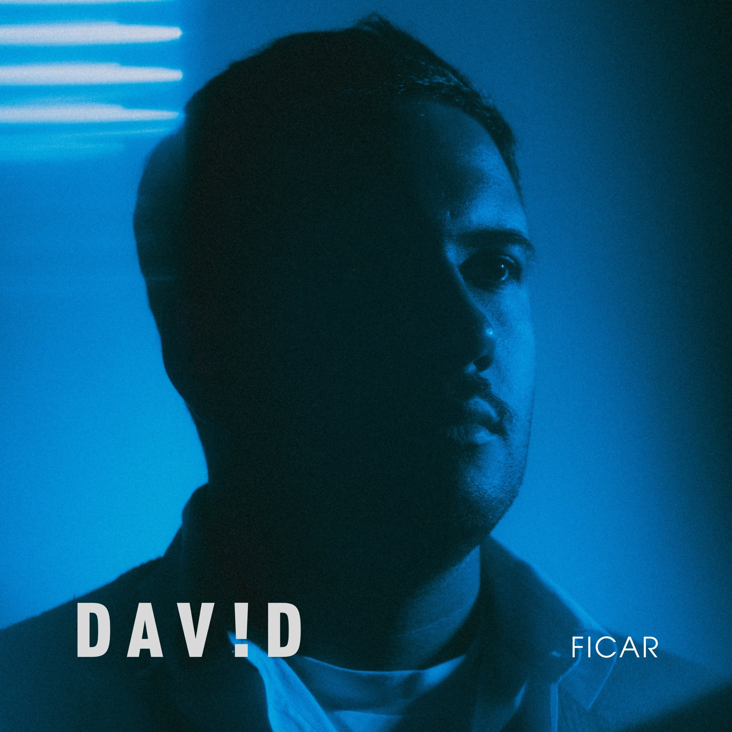 "Ficar", o novo single de DAV!D, chega hoje às plataformas digitais.