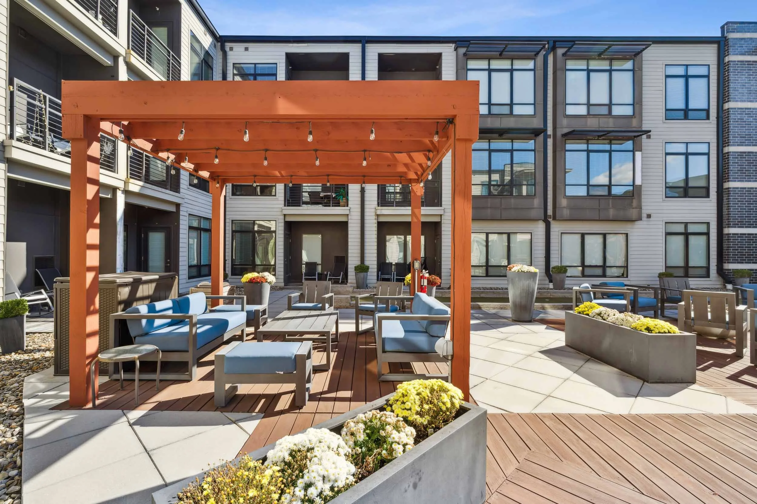 Aston Place | Short North Apartments in Columbus, OH | Courtyard