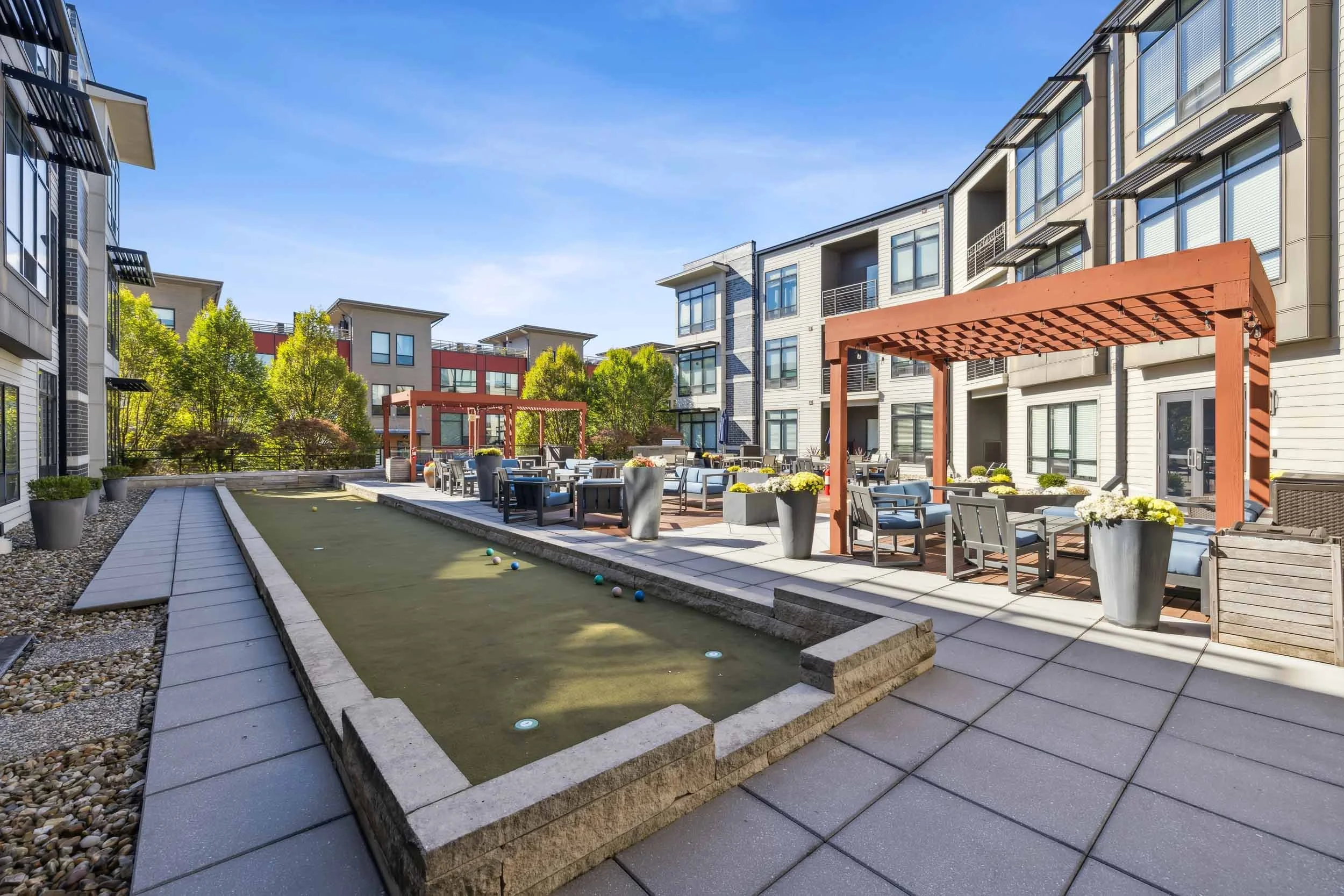 Aston Place | Short North Apartments in Columbus, OH | Courtyard with Boccee Ball