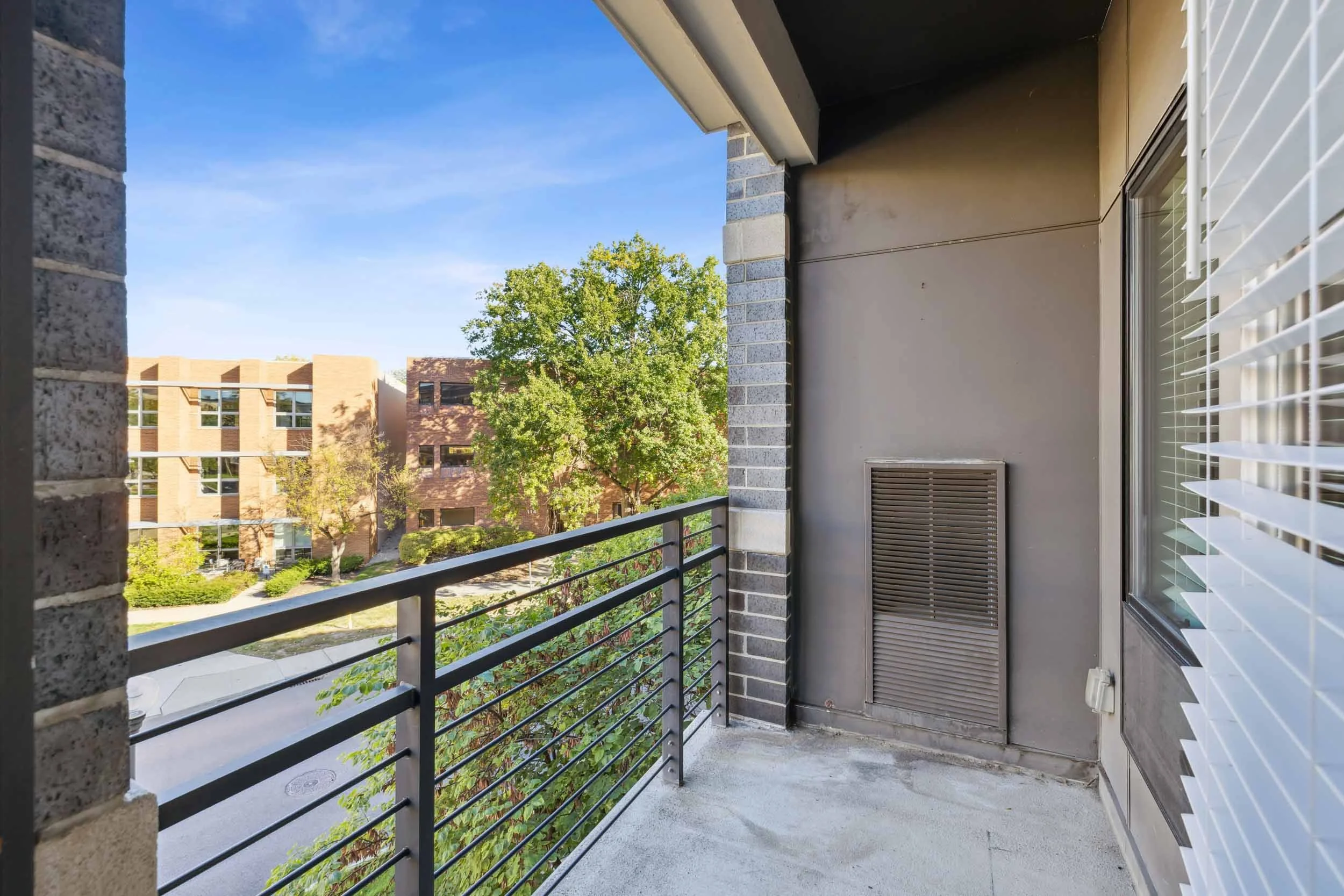 Aston Place | Short North Apartments in Columbus, OH | Balcony