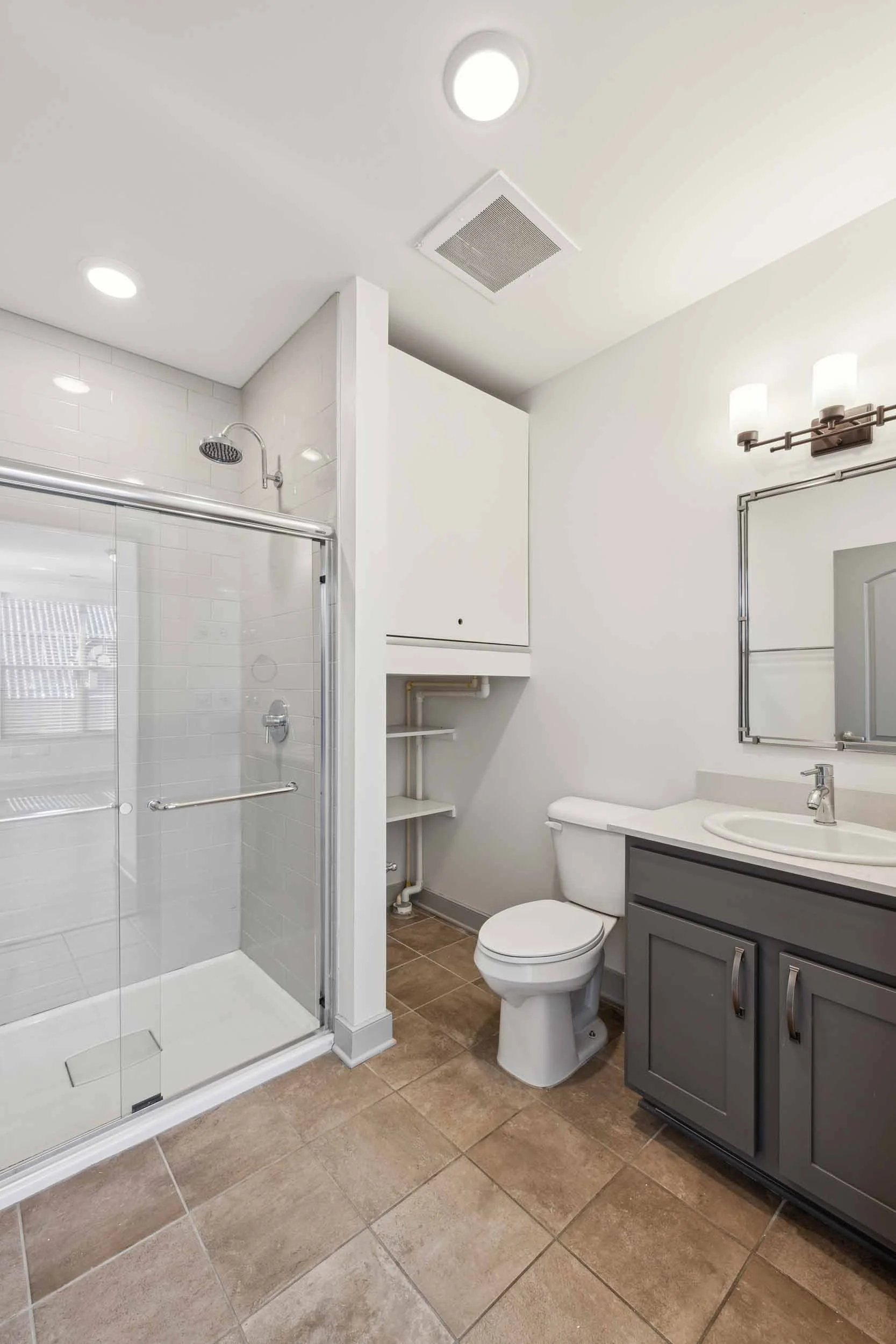 Aston Place | Short North Apartments in Columbus, OH | Bathroom