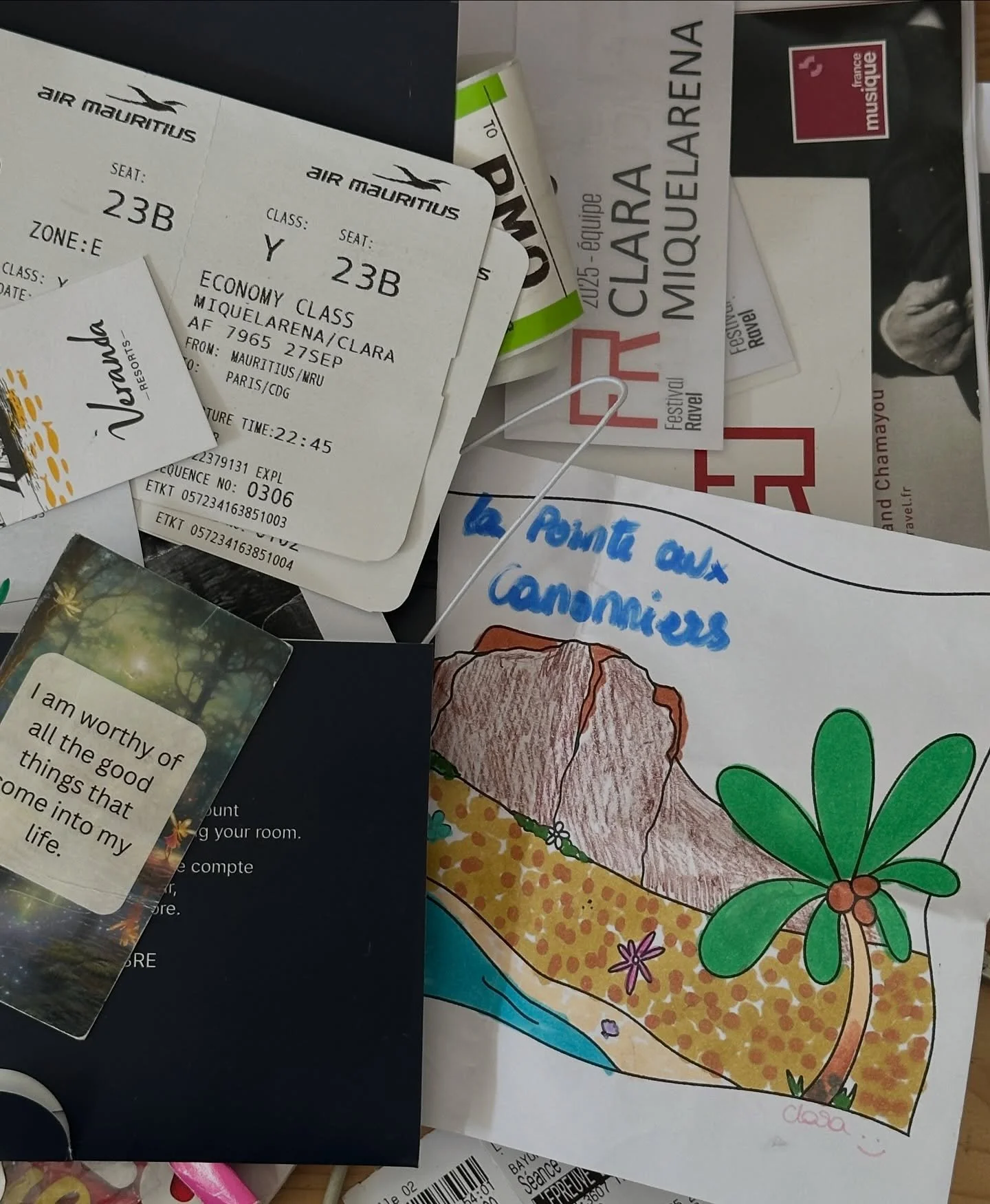 Ao&ucirc;t &amp; septembre en quelques images 🎞️

Le @festivalravel a rythm&eacute; mes journ&eacute;es pendant plusieurs semaines ! Ici, je vous partage quelques instants dans les coulisses, mais je vous pr&eacute;pare un post d&eacute;di&eacute; p